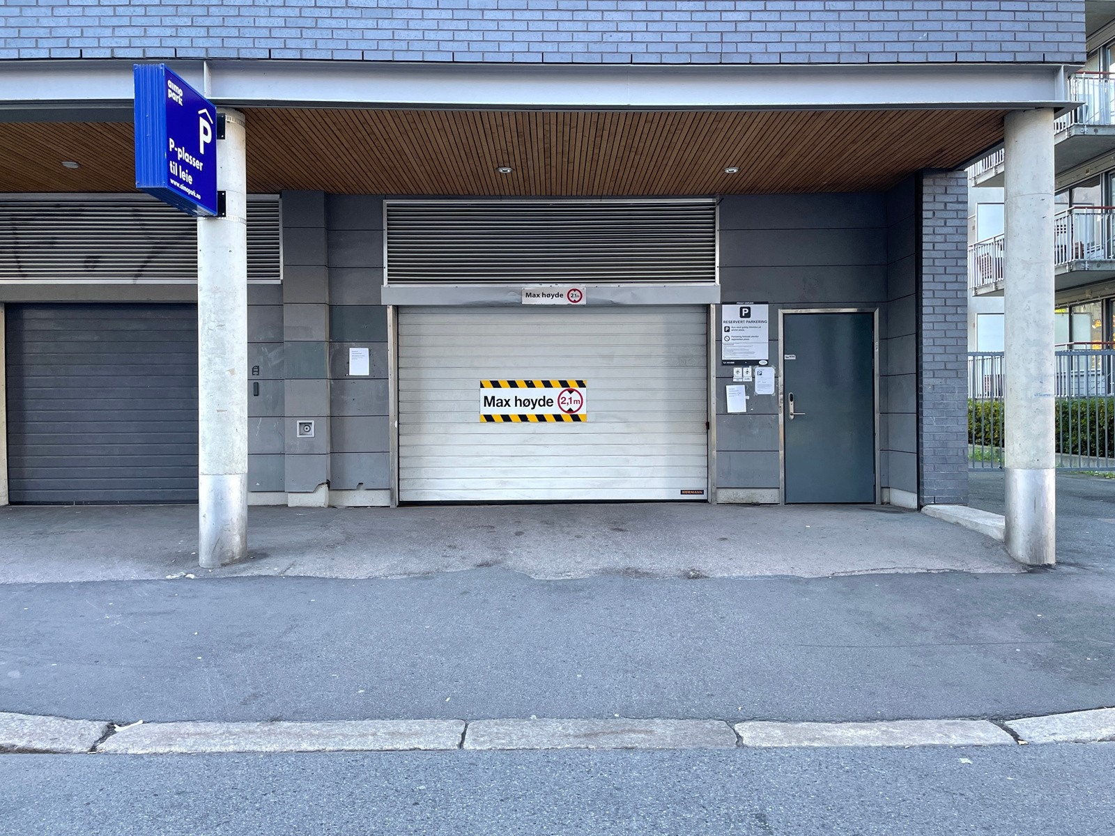 Innkjøring fra Platous gate. Galleribilde