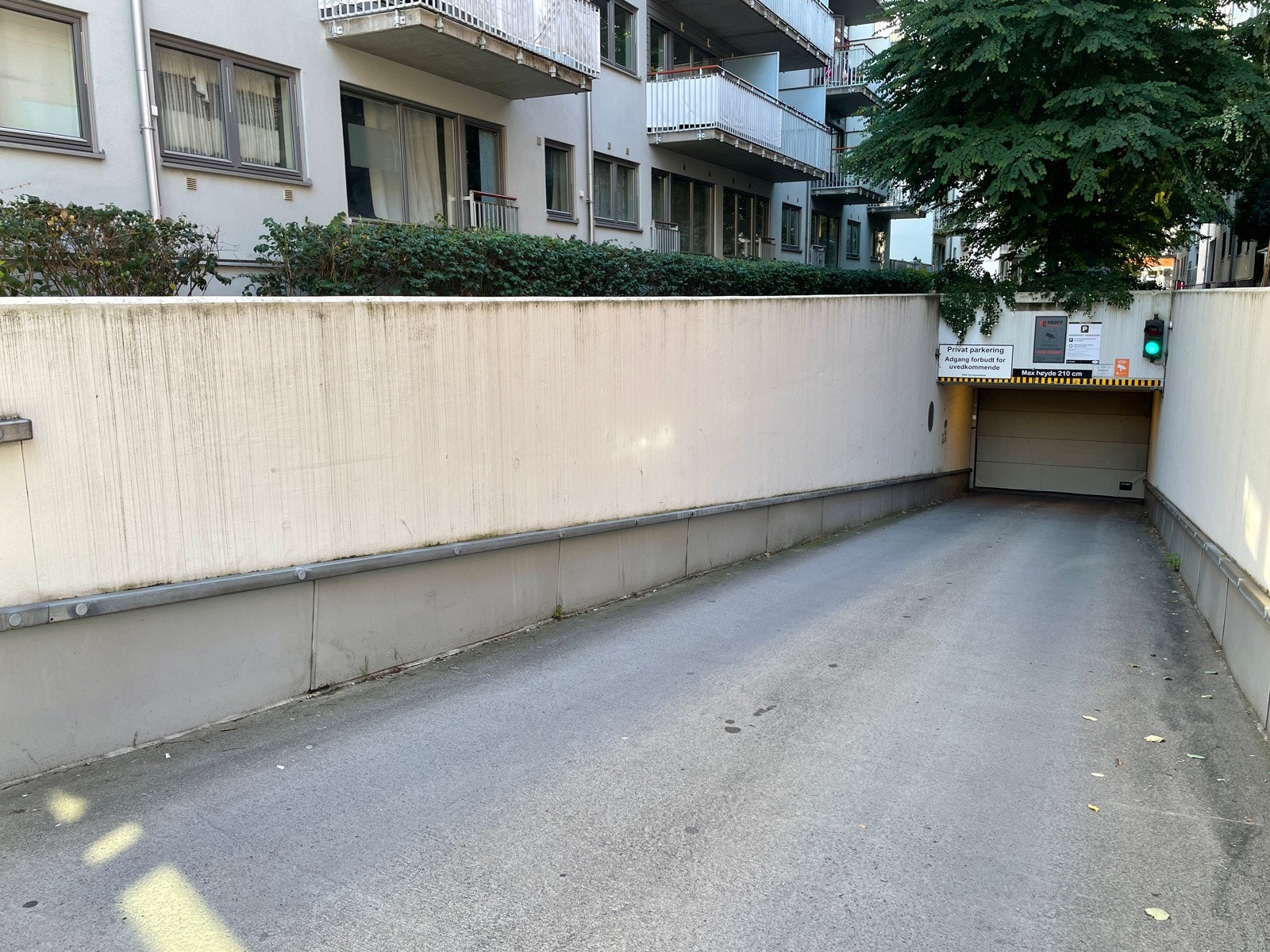 Innkjøring fra Rubina Ranas gate. Galleribilde