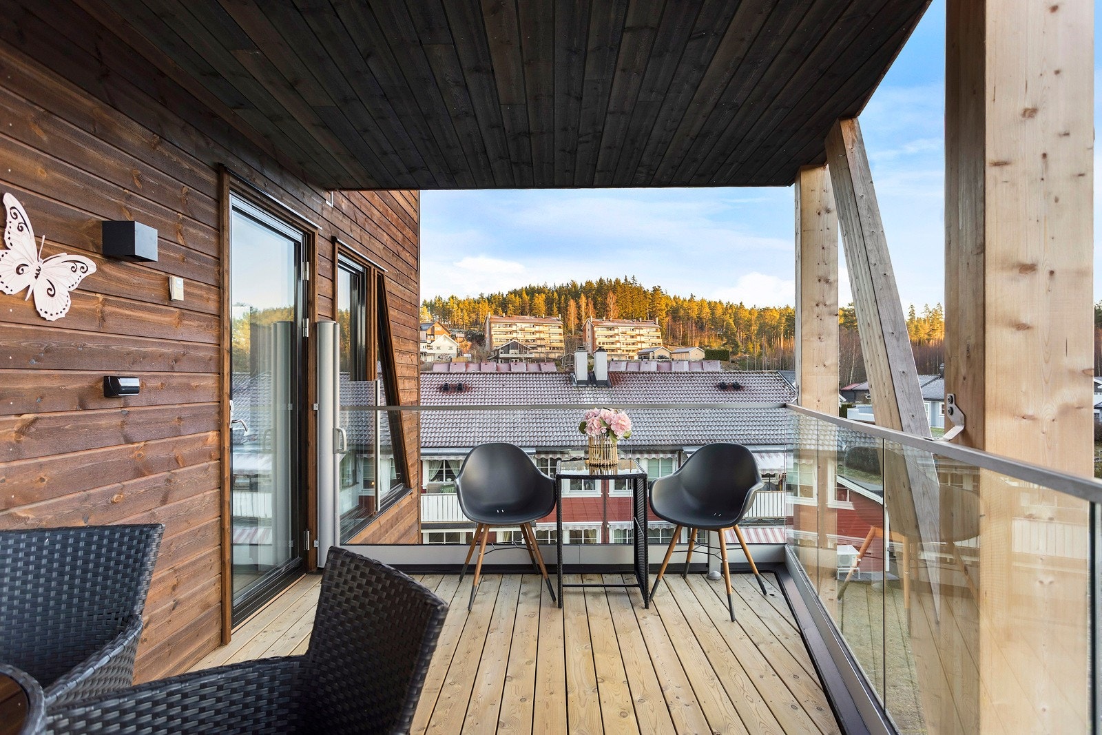 Her er det god plass til flere sittegrupper Galleribilde
