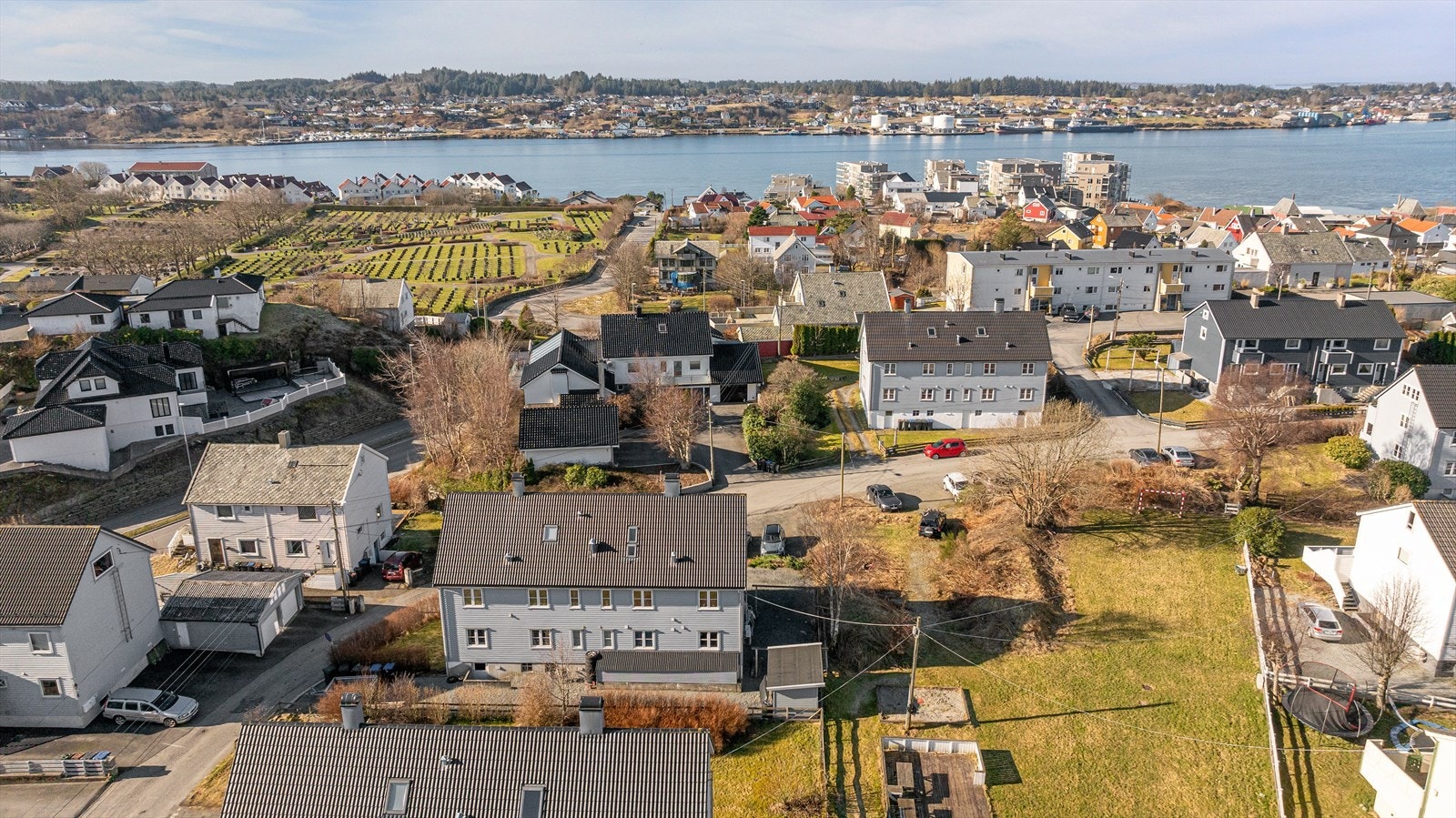 Det er sykkel/gangavstand til Haugesund sentrum med alle fasilitetene som medfølger. Galleribilde