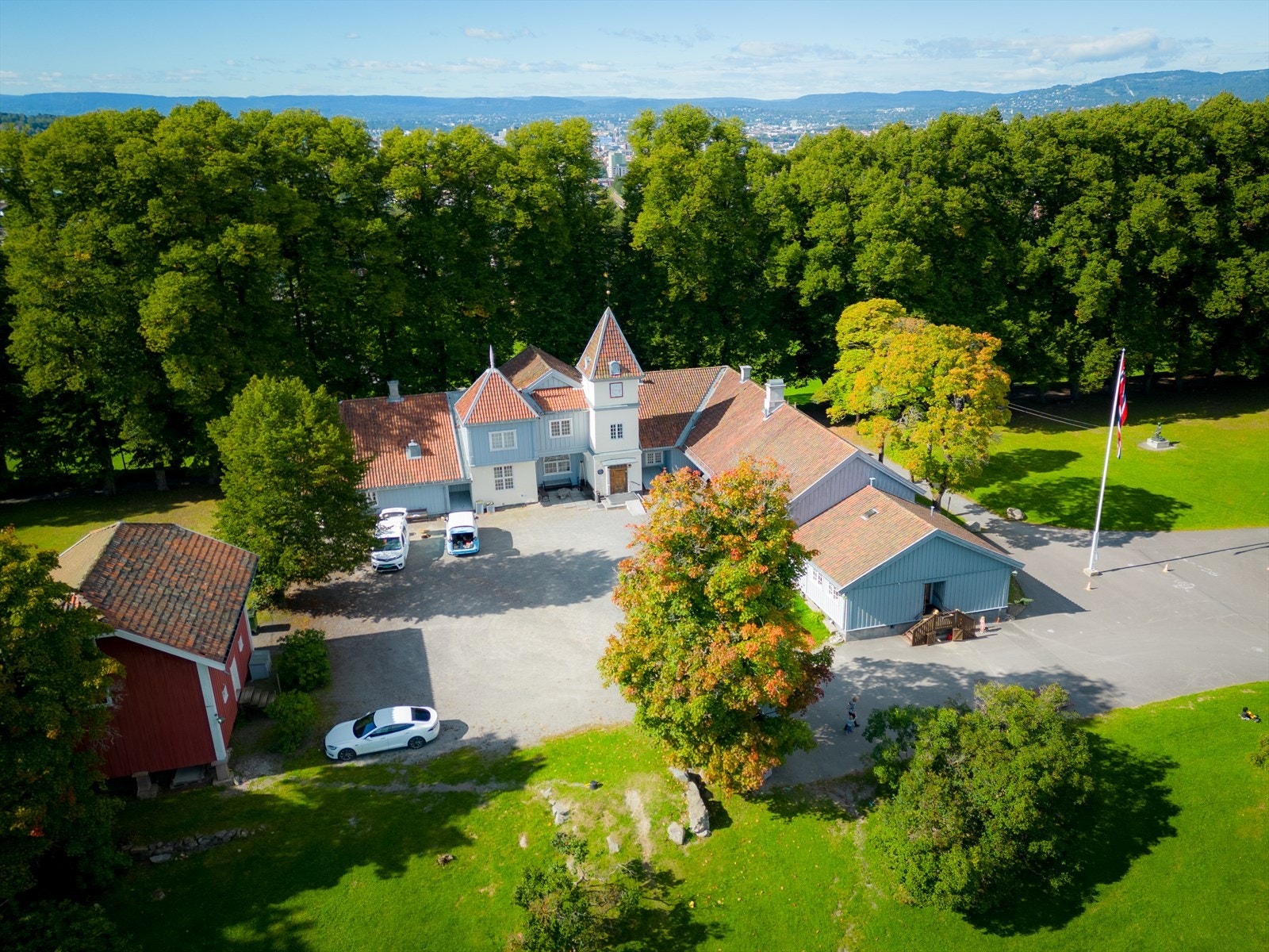 Nordre Skøyen Hovedgård er et populært samlingssted for beboerne i bydelen. Galleribilde