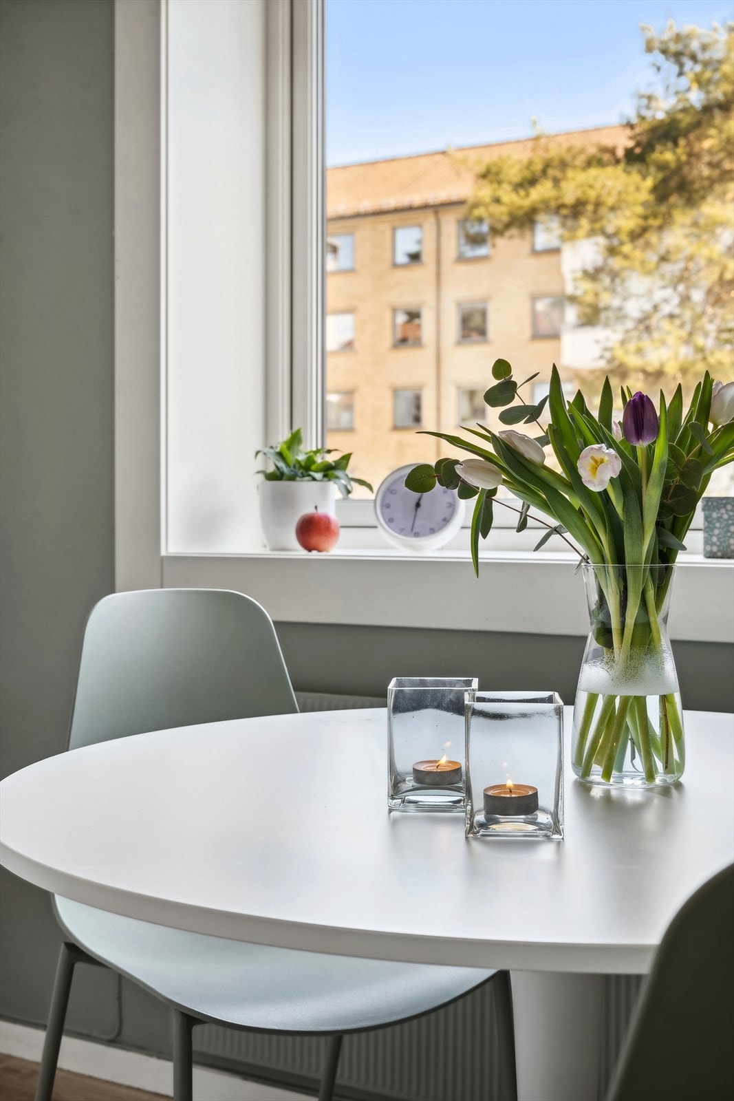 God plass til frokostbord, her kommer morgensolen inn. Galleribilde