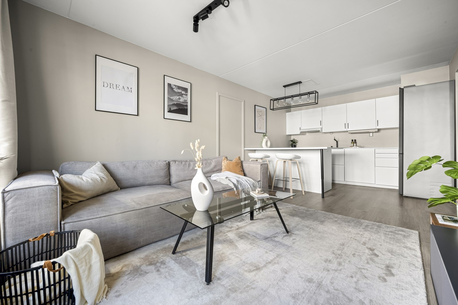 Boligen varmes opp via elektriske panelovner. Galleribilde