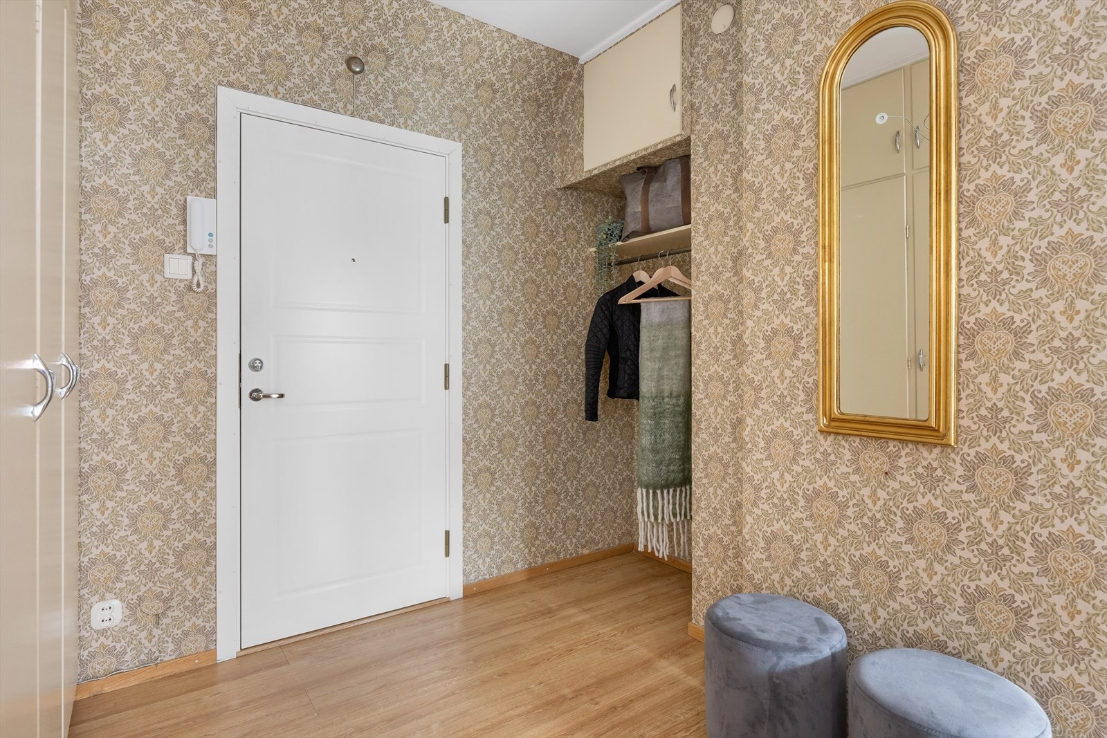 Det er også en praktisk nisje i gangen. Galleribilde