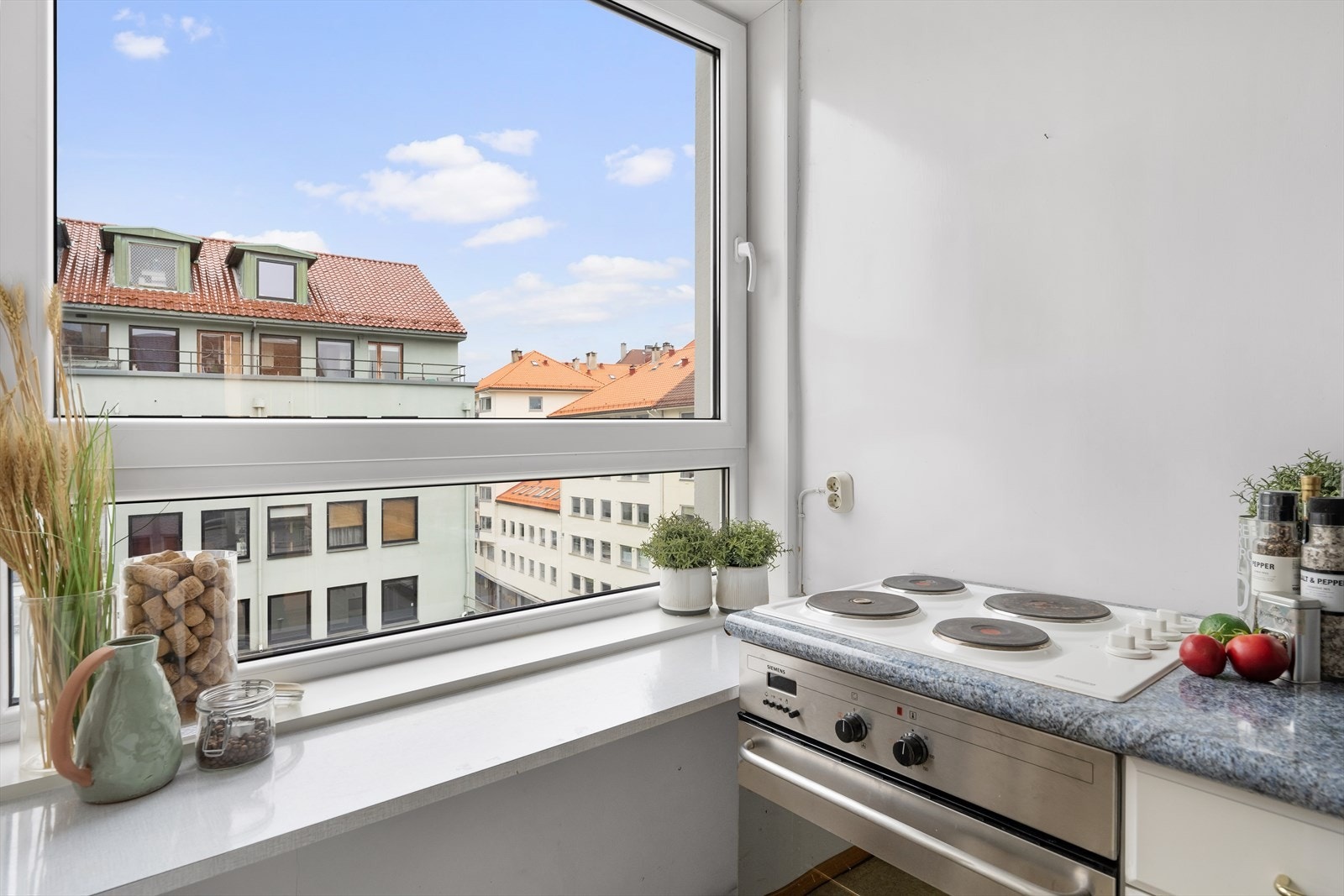 Legg også merke til den dype vinduskarmen! Galleribilde