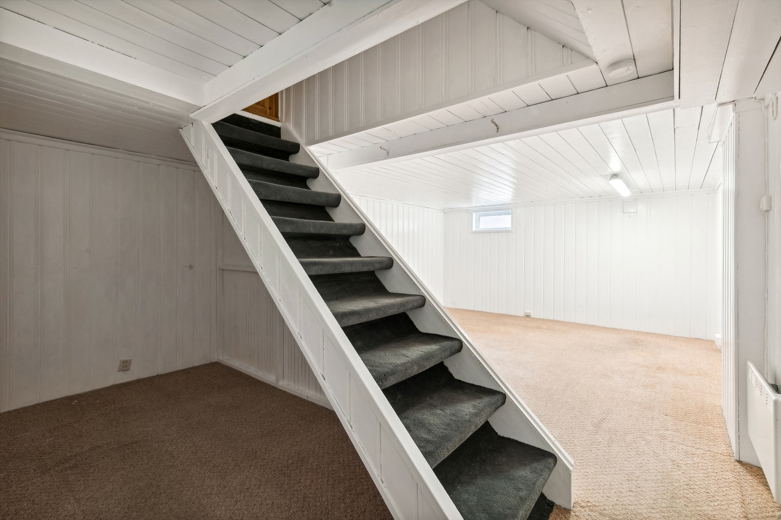 I boligens kjeller er det rikelig med oppbevaringsplass. Galleribilde