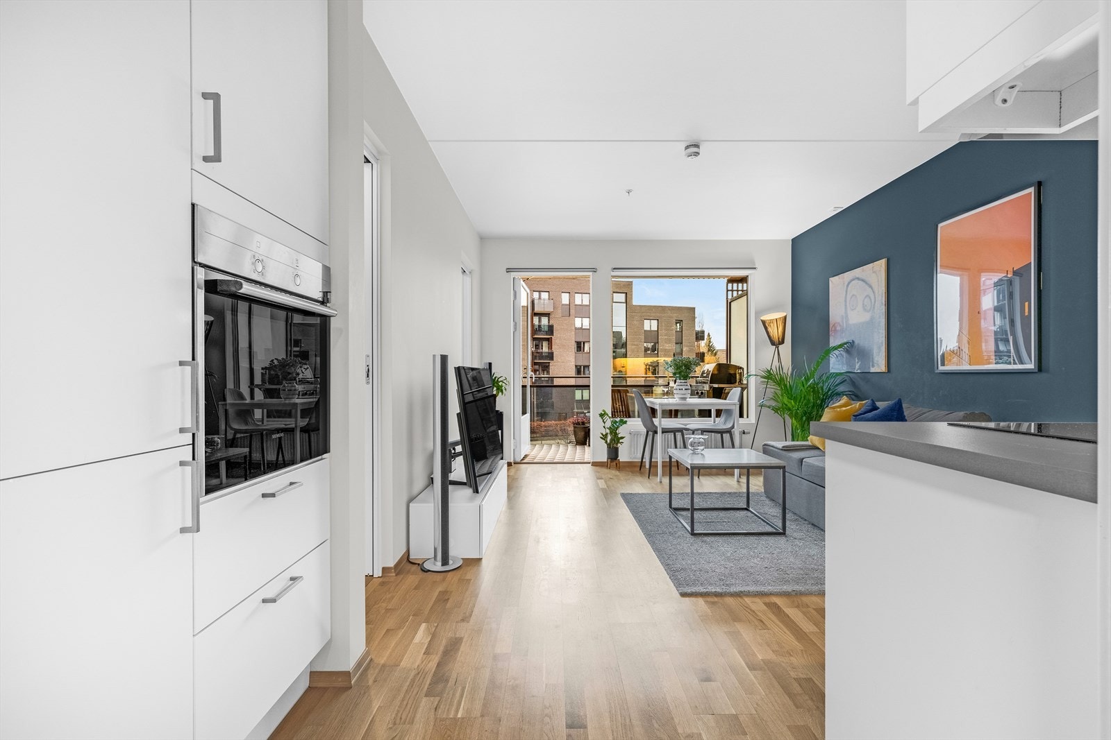 - Åpen løsning på stue/kjøkken/spisestue skaper en sosial atmosfære - Galleribilde