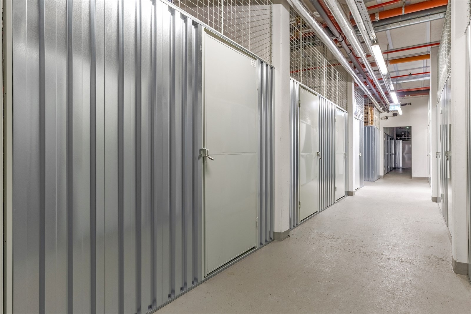 - Romslig bod på ca. 5 kvm tilhørende leiligheten - Galleribilde