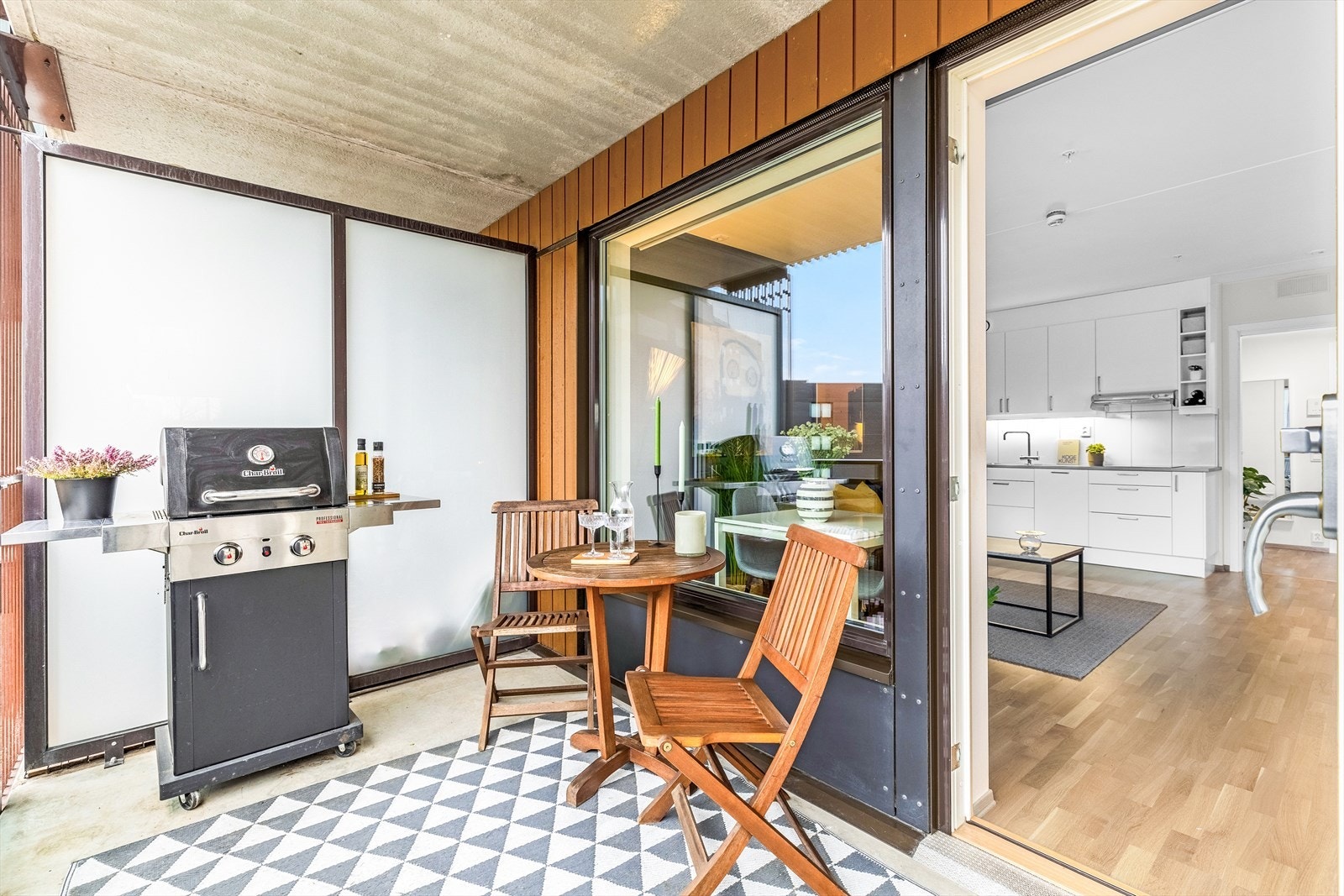 - God plass til utemøblemang og grill på balkongen - Galleribilde