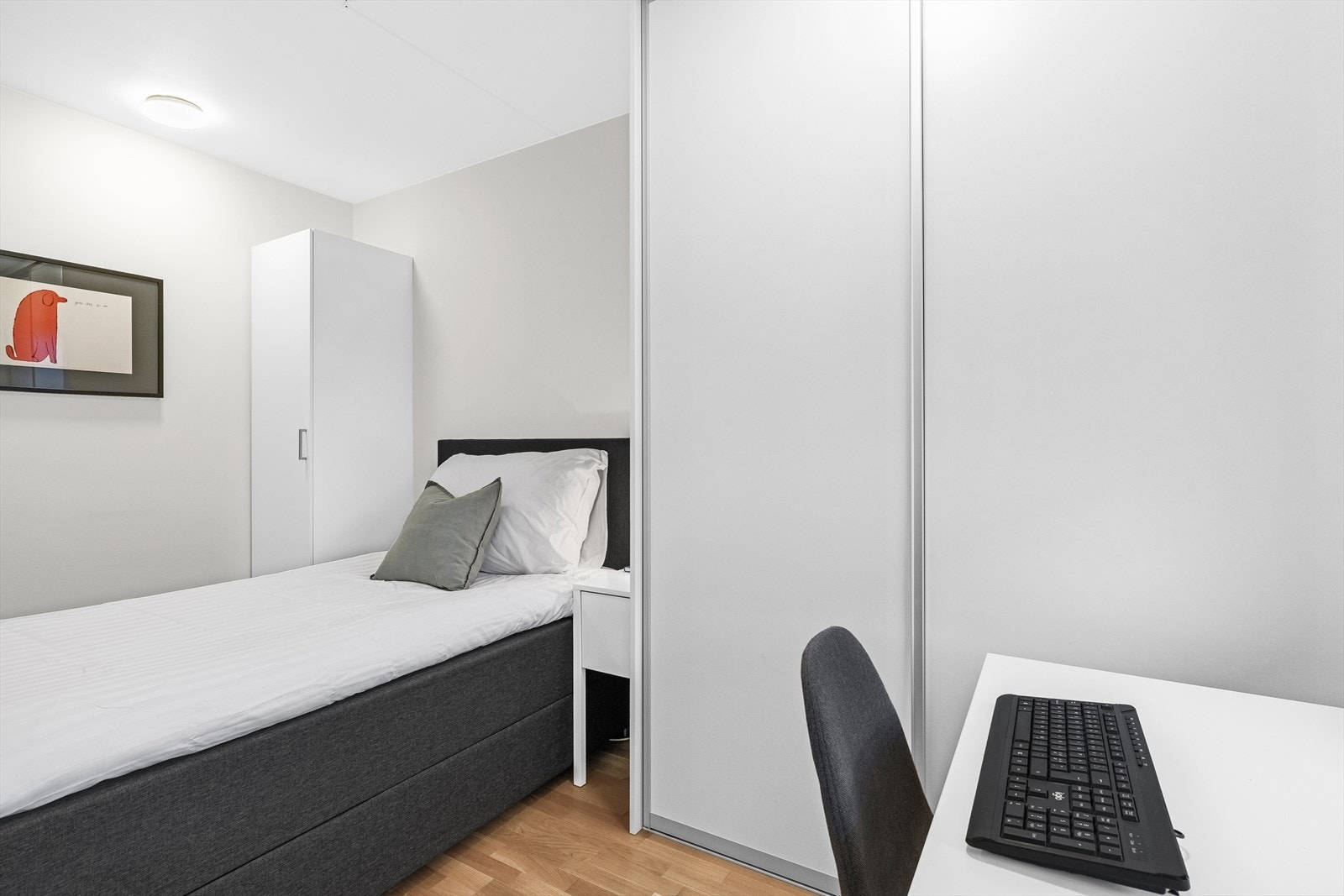 - Godt med oppbevaringsplass i skapet på soverommet - Galleribilde