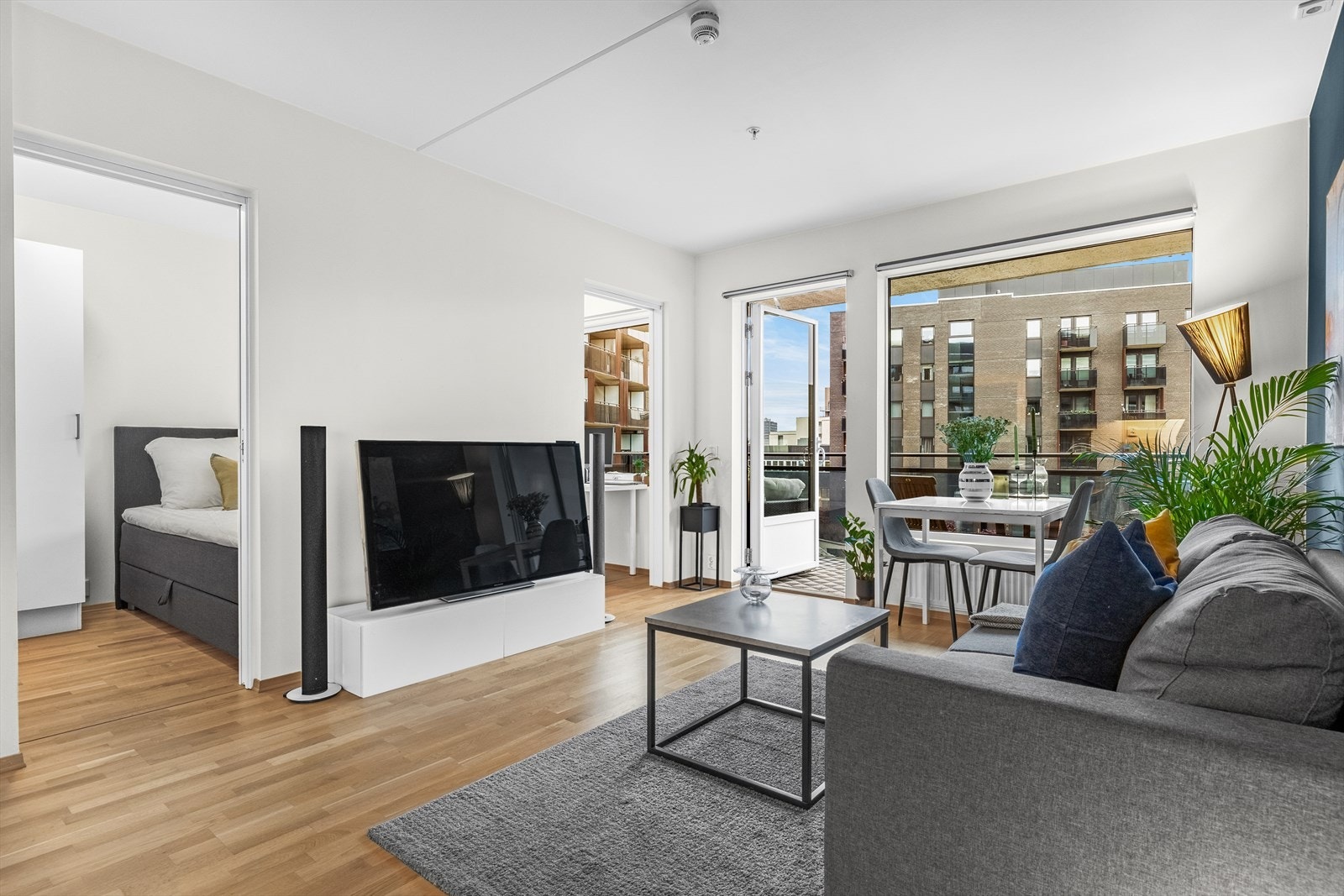 - Dobbel inngang til soverom via stuen/spisestuen - Galleribilde