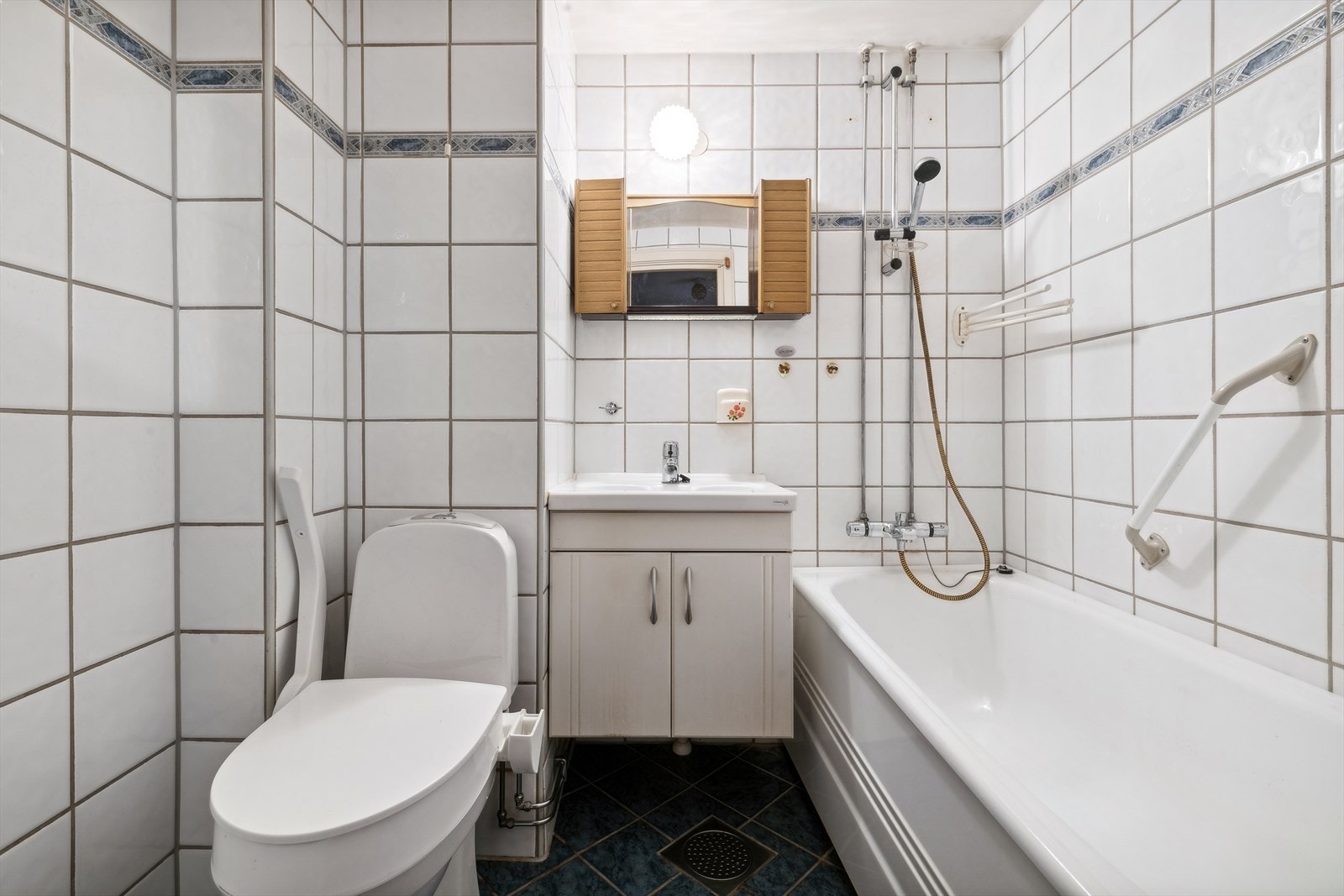 Badete r pusset opp i regi av borettslaget i 2003. Det har vært samme innredning siden den gang. Galleribilde