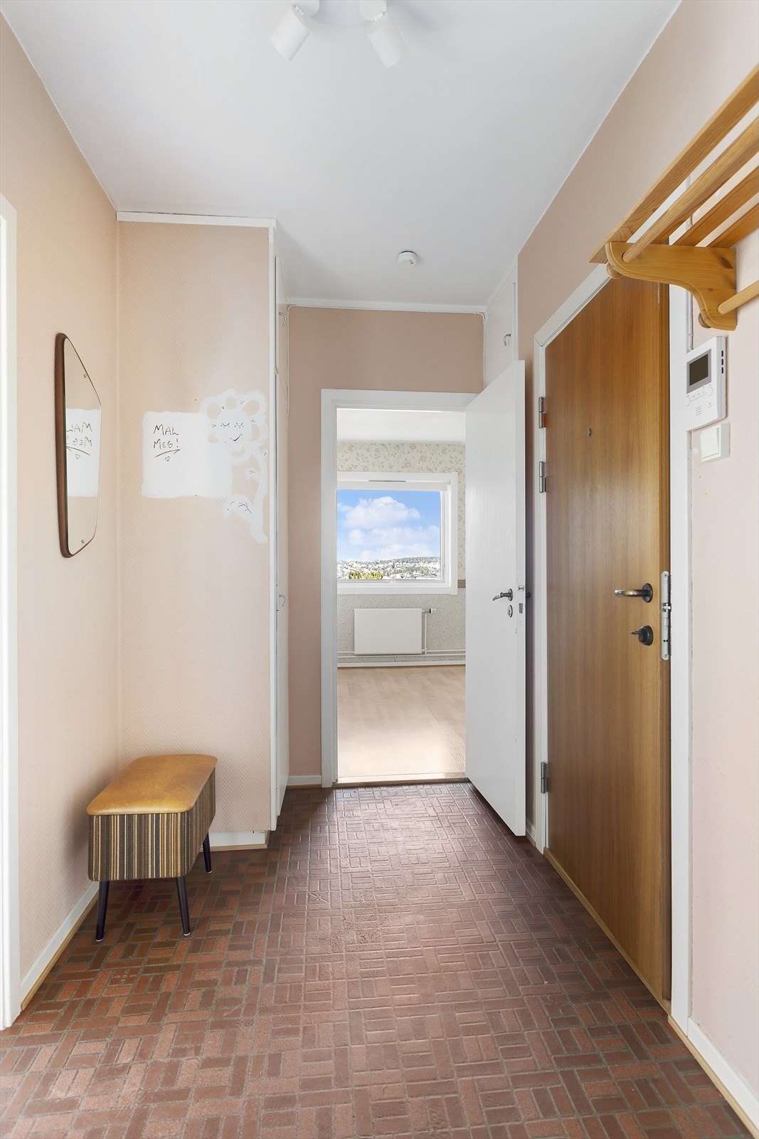 Entrè med mulighet for oppbevaring av sko og yttertøy. Galleribilde