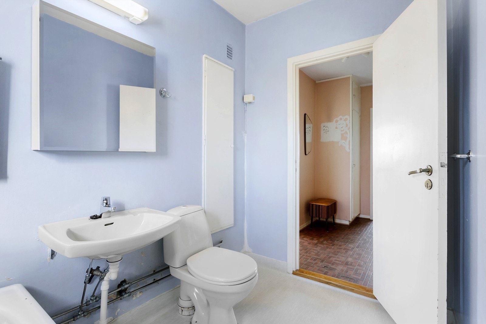 Varmtvann og fyring er inkludert i felleskostnadene. Galleribilde