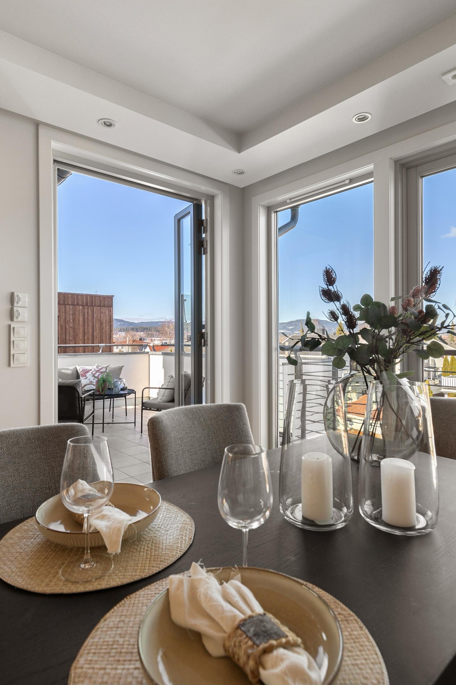 Det er videre utgang til balkongen. Galleribilde