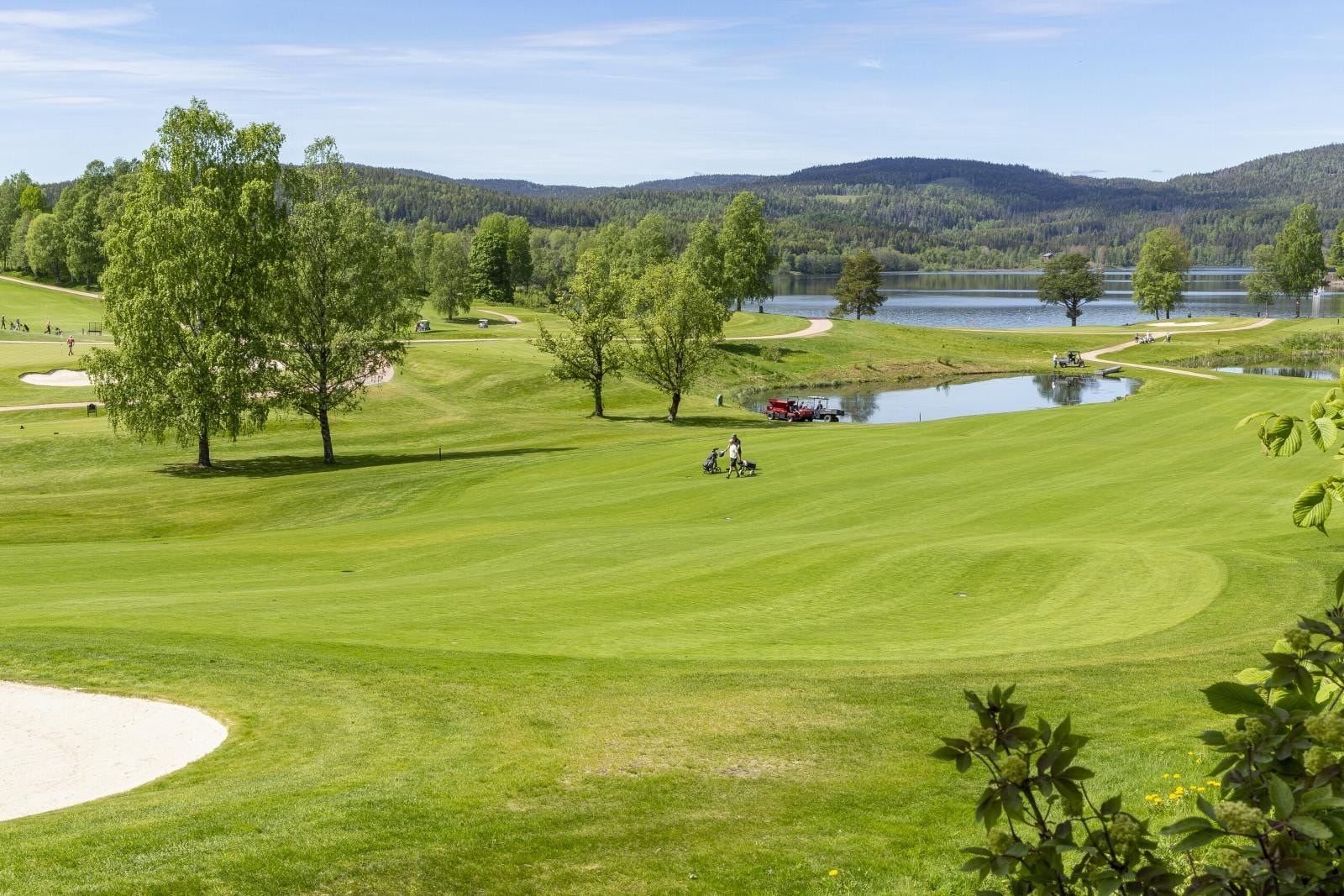 Golfbanen ved Bogstadvannet er en av få baner i Norge med internasjonal konkurransestandard. Galleribilde