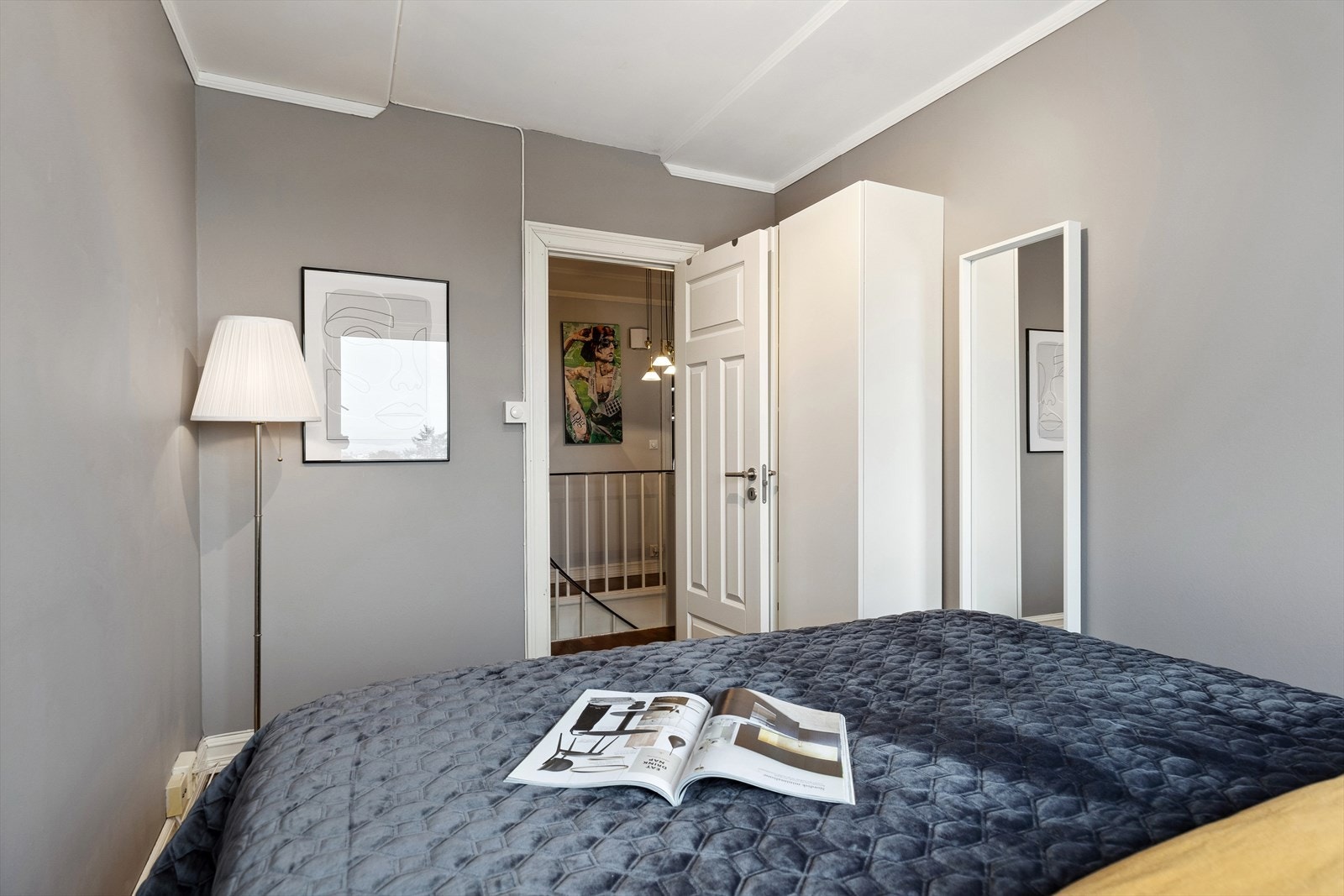 To av soverommene har medfølgende garderobeskap. Galleribilde