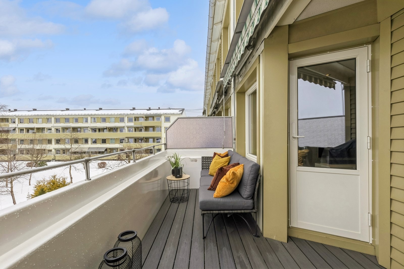 Balkongdører med tolags isolerglass, montert ny i 2016. Galleribilde