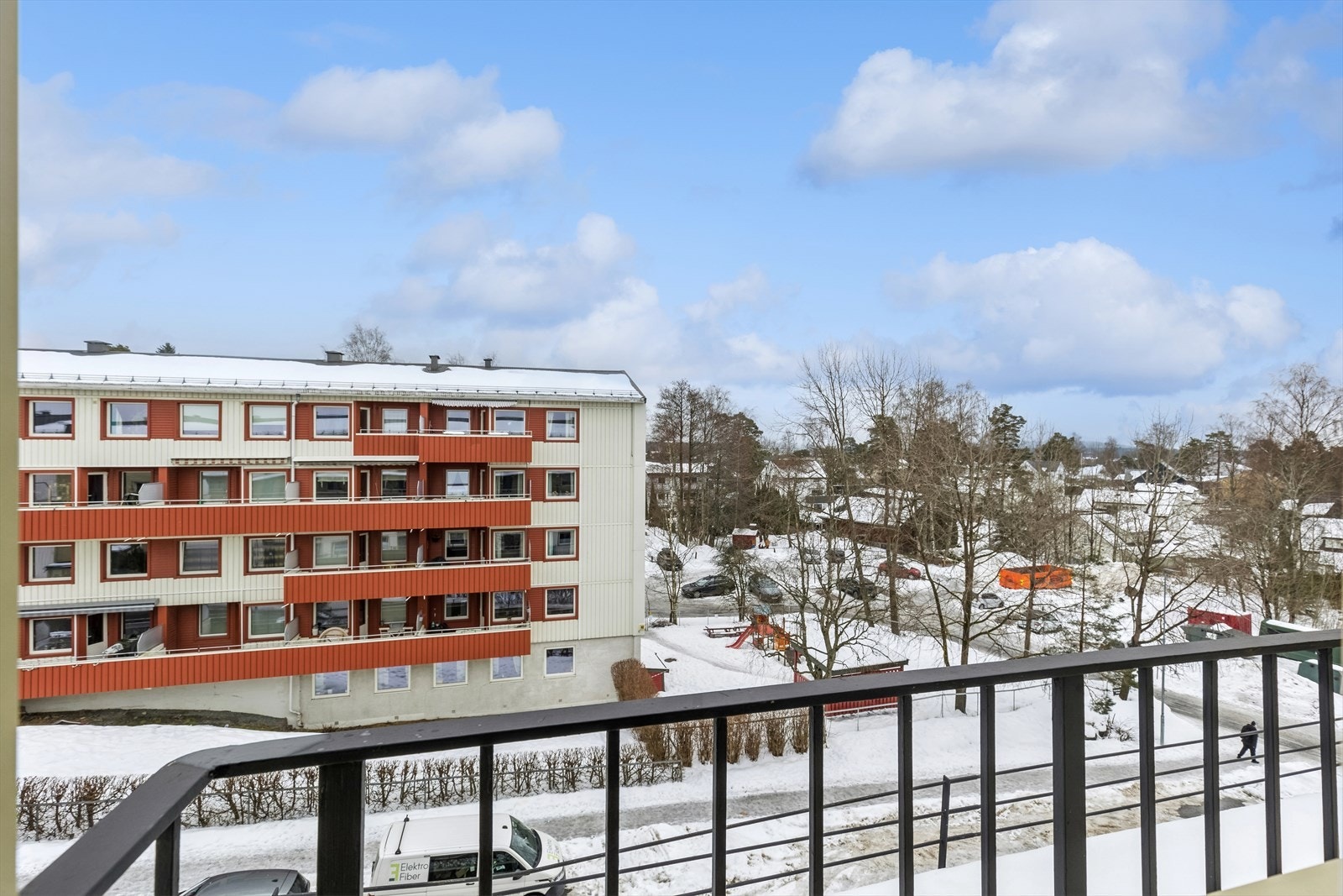 Fransk balkong, svalt mot øst. Galleribilde