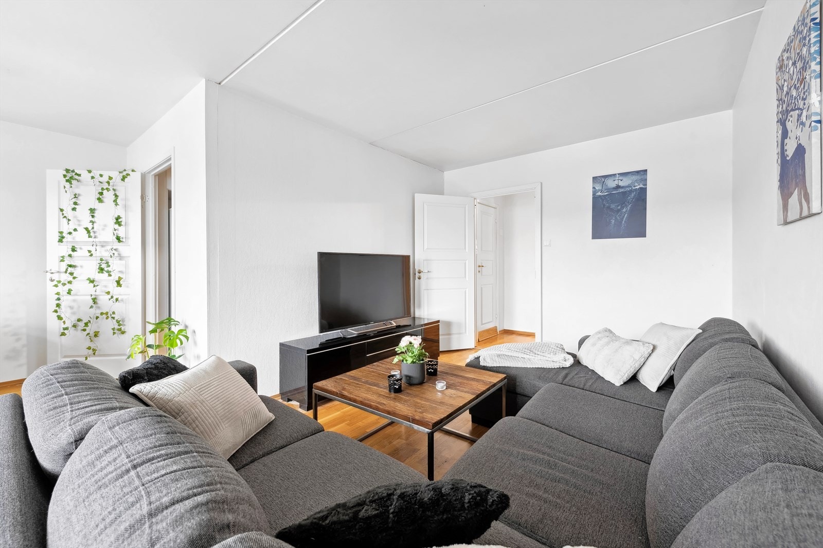 Dette er en pen 3-roms leilighet med lyse overflater. Galleribilde