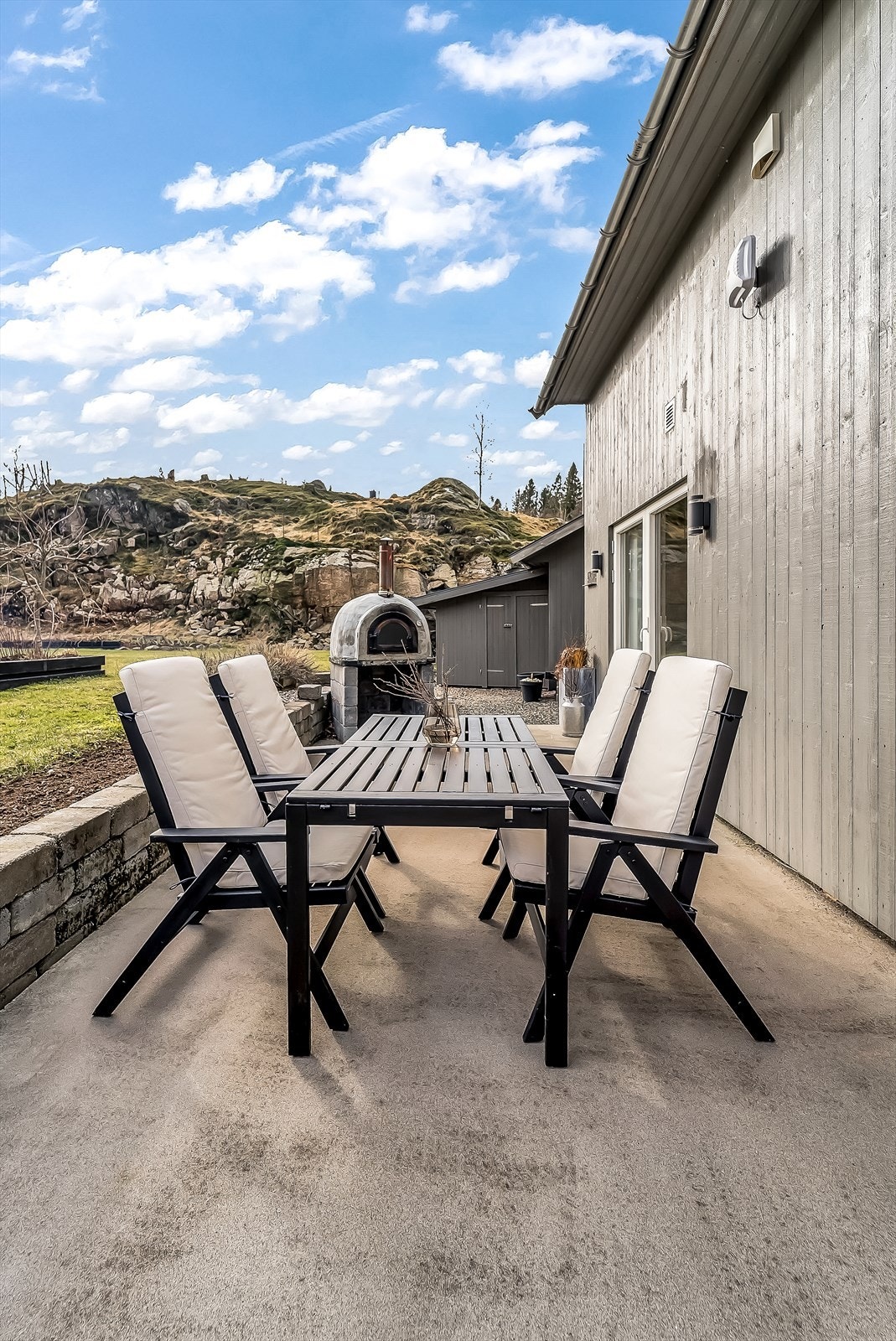 Hva med å lage et hyggelig måltid med pizzabaking i vedfyrt ovn? Galleribilde