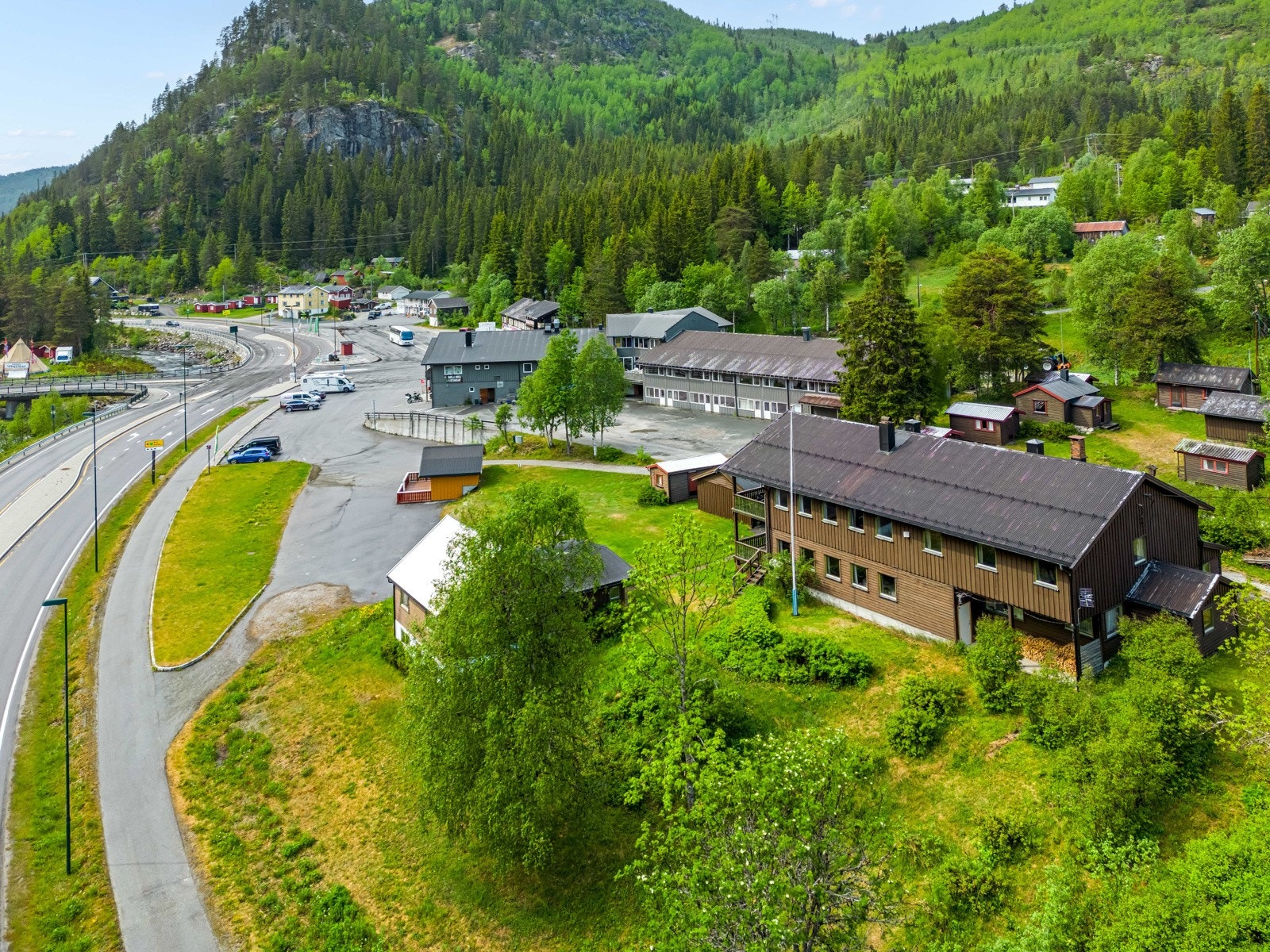 Lokalmegleren og partners ønsker velkommen til innholdsrike Gugardsvegen 11. Galleribilde
