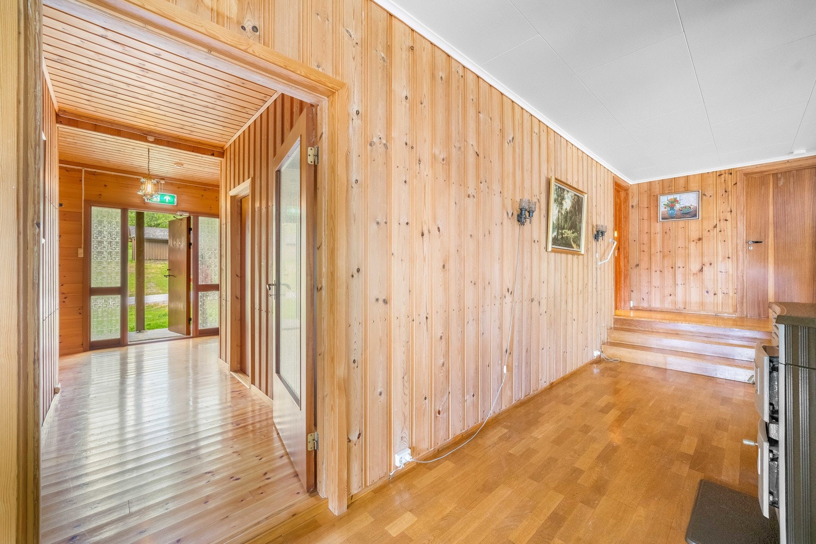 Gang inn til stue i 1 etasje. Galleribilde