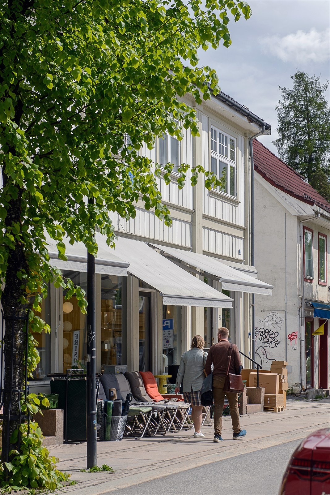 Leiligheten ligge i 2.Etasje, med forretning på bakkeplan Galleribilde