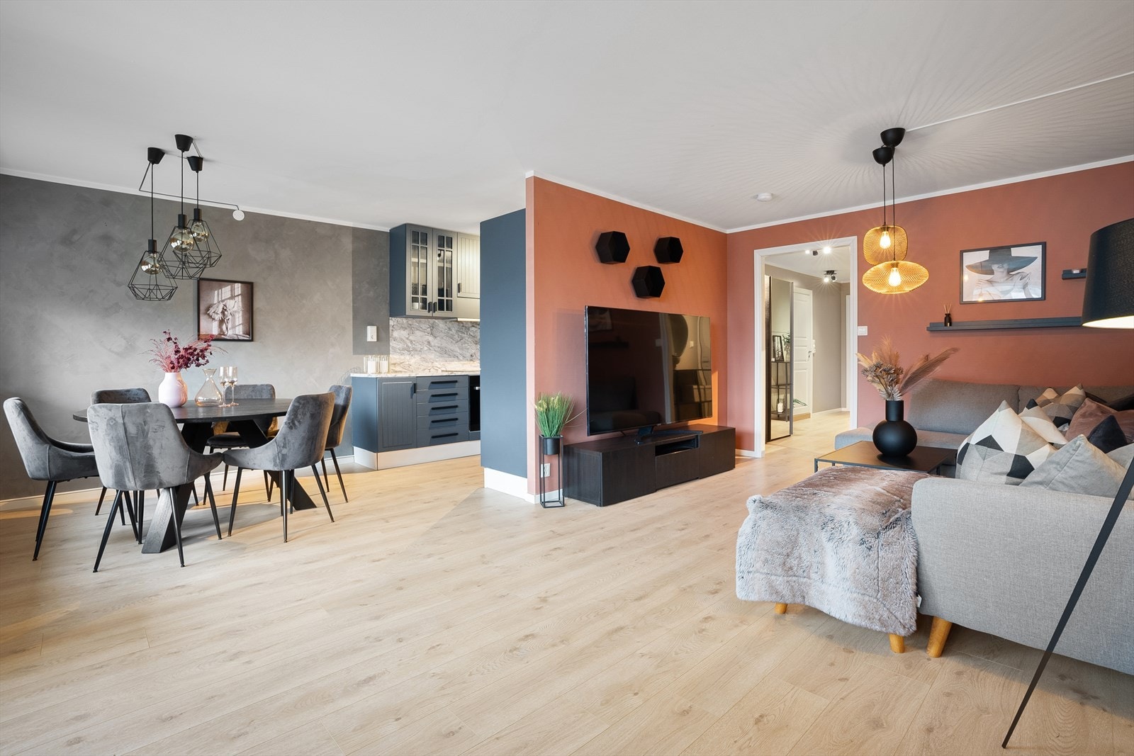 Stor åpen stue- og kjøkkenløsning på hele 33,8 m²! Galleribilde