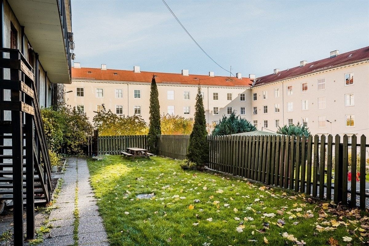Bakgård Galleribilde
