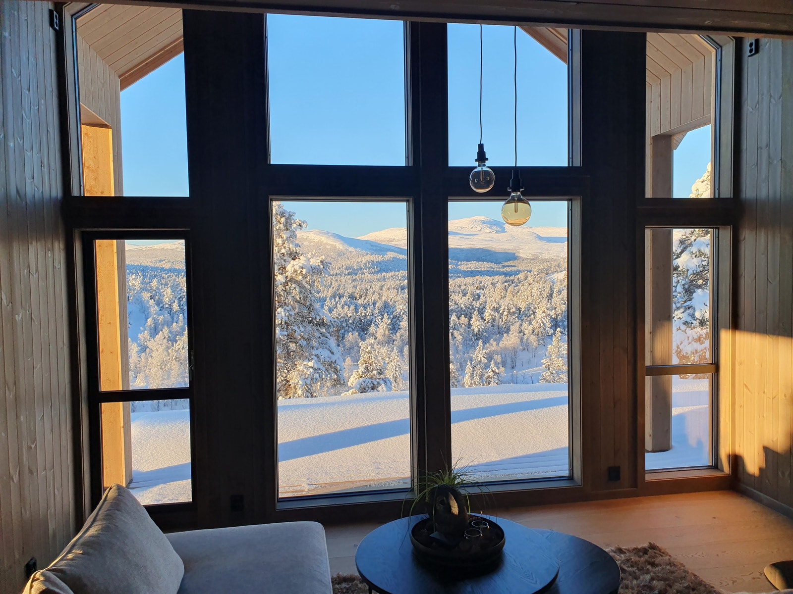 Bildet fra samme hytte bygd i feltet. Galleribilde