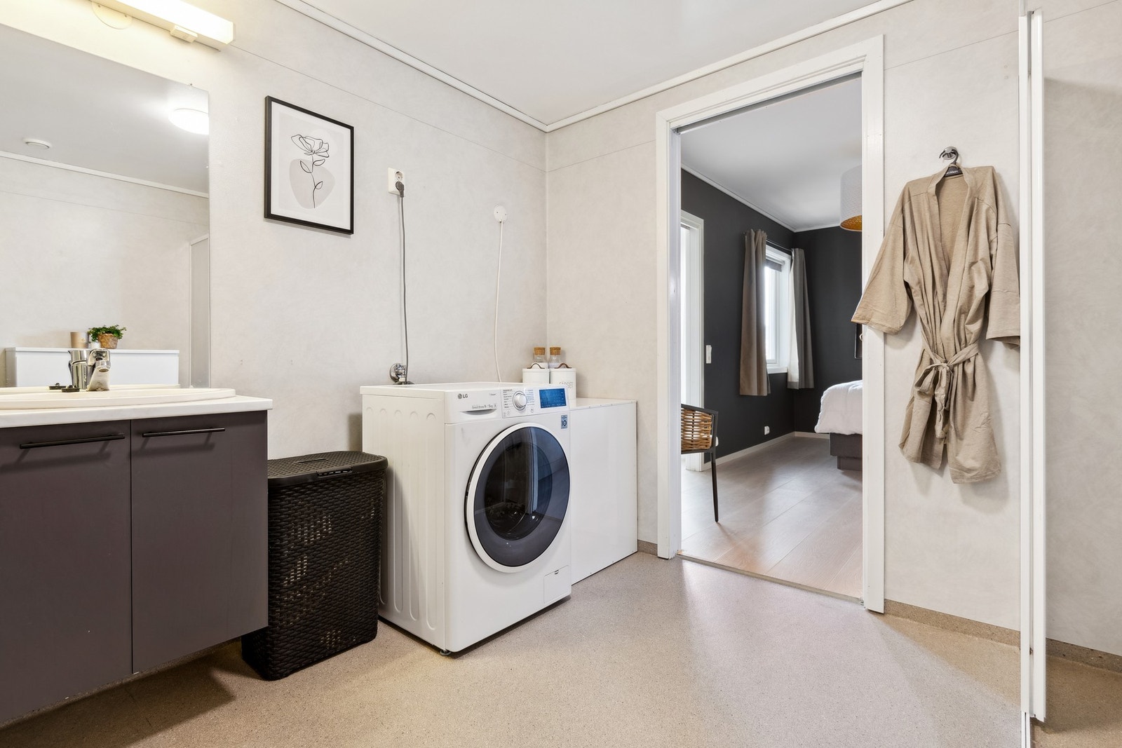 Badet har belegg med gulvvarme. Galleribilde