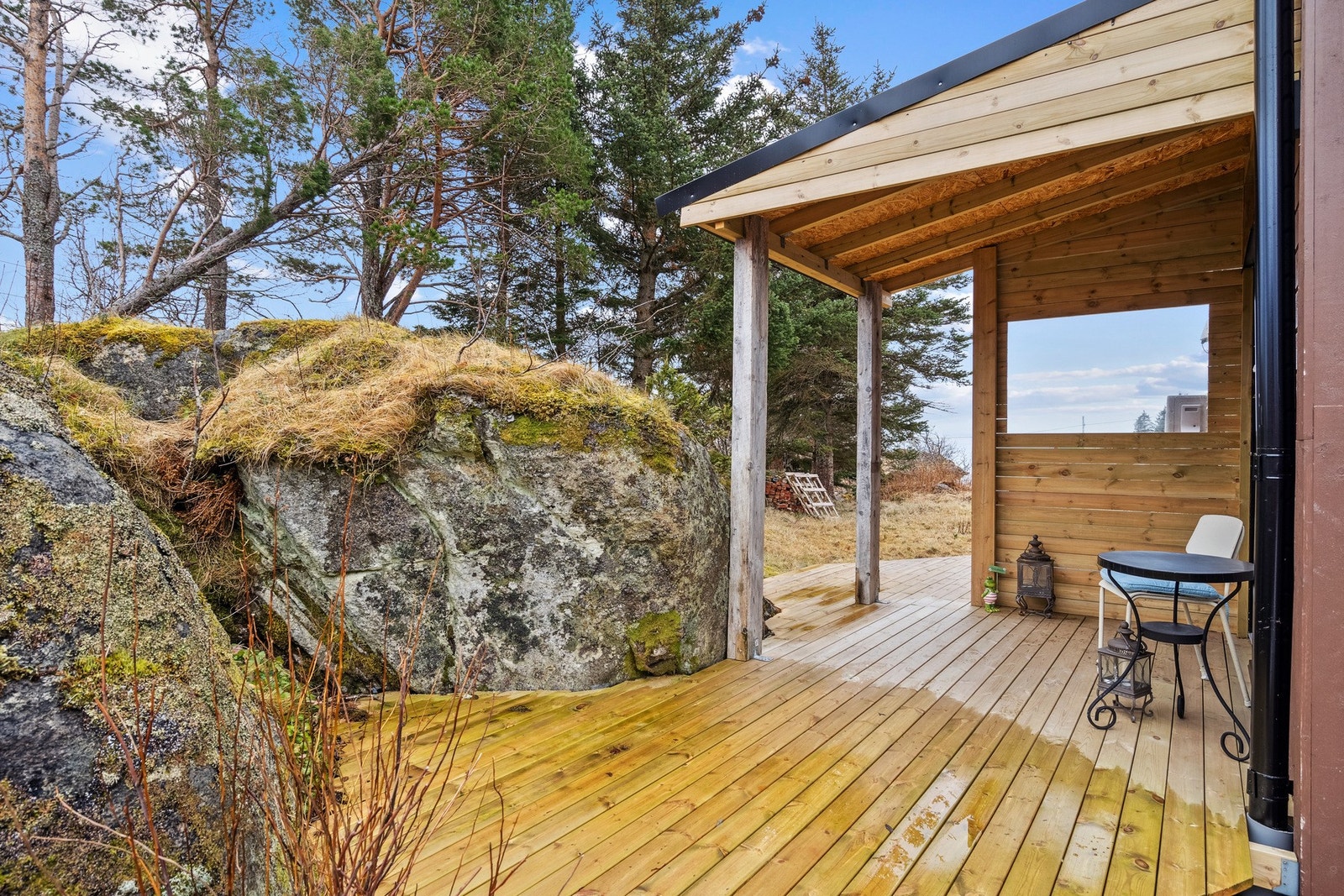 Boligen er opprinnelig bygd i 1937, men er blitt omgjort til et funkishus i 2023. Galleribilde