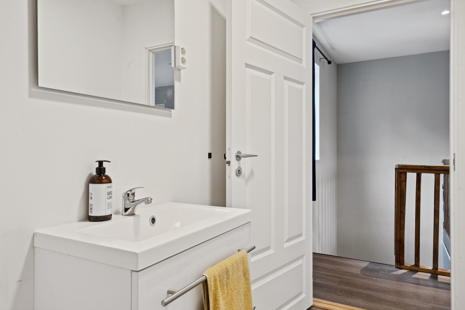 Praktisk toalettrom på loftet. Galleribilde