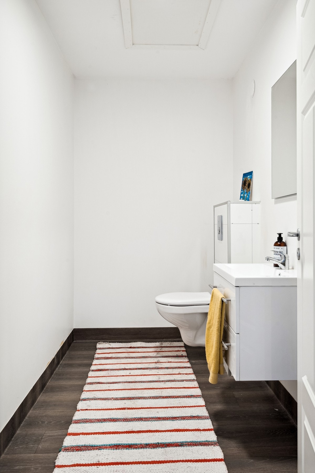 Praktisk toalettrom på loftet. Galleribilde