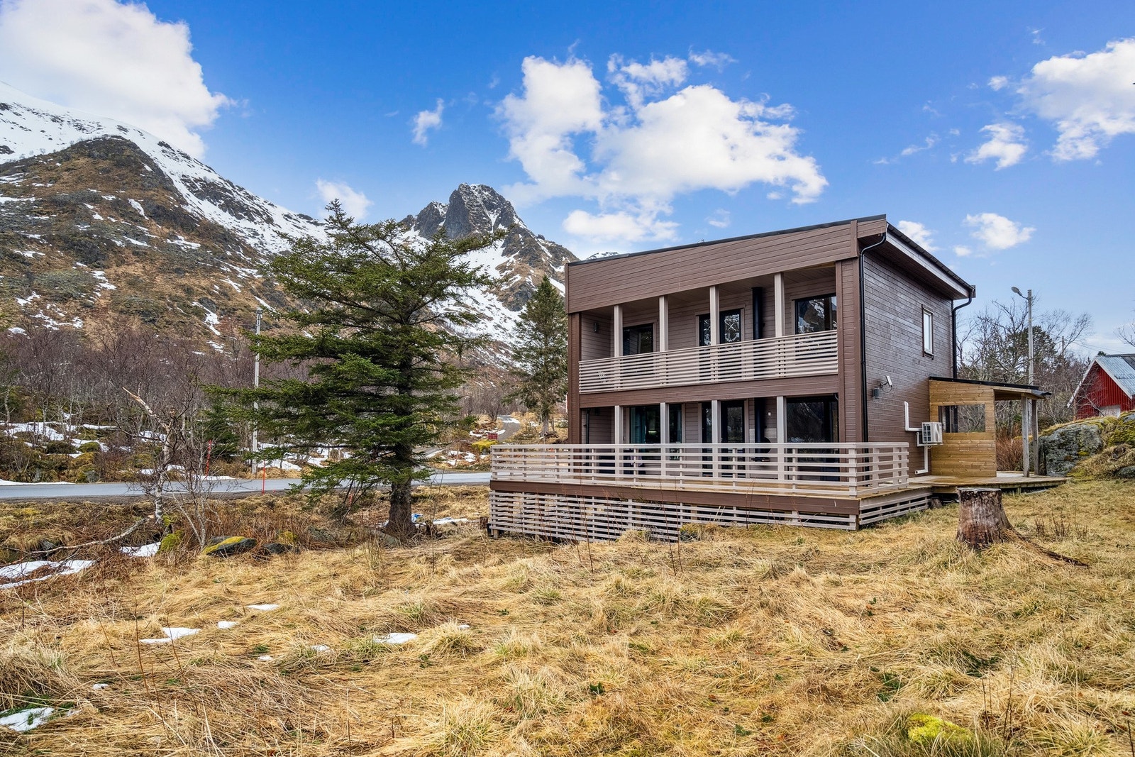 Velkommen til Valbergsveien 1401 - Presentert av EiendomsMegler 1 Lofoten. Foto: EFEKT. Galleribilde