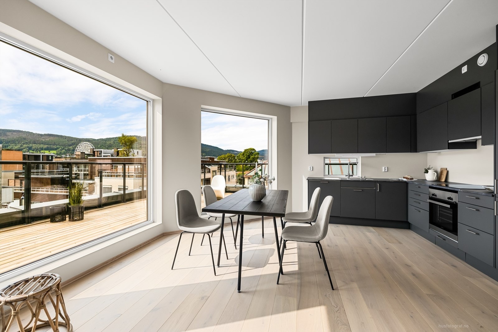 Kjøkkenet er levert av den norske kvalitetsleverandøren Sigdal kjøkken. Galleribilde