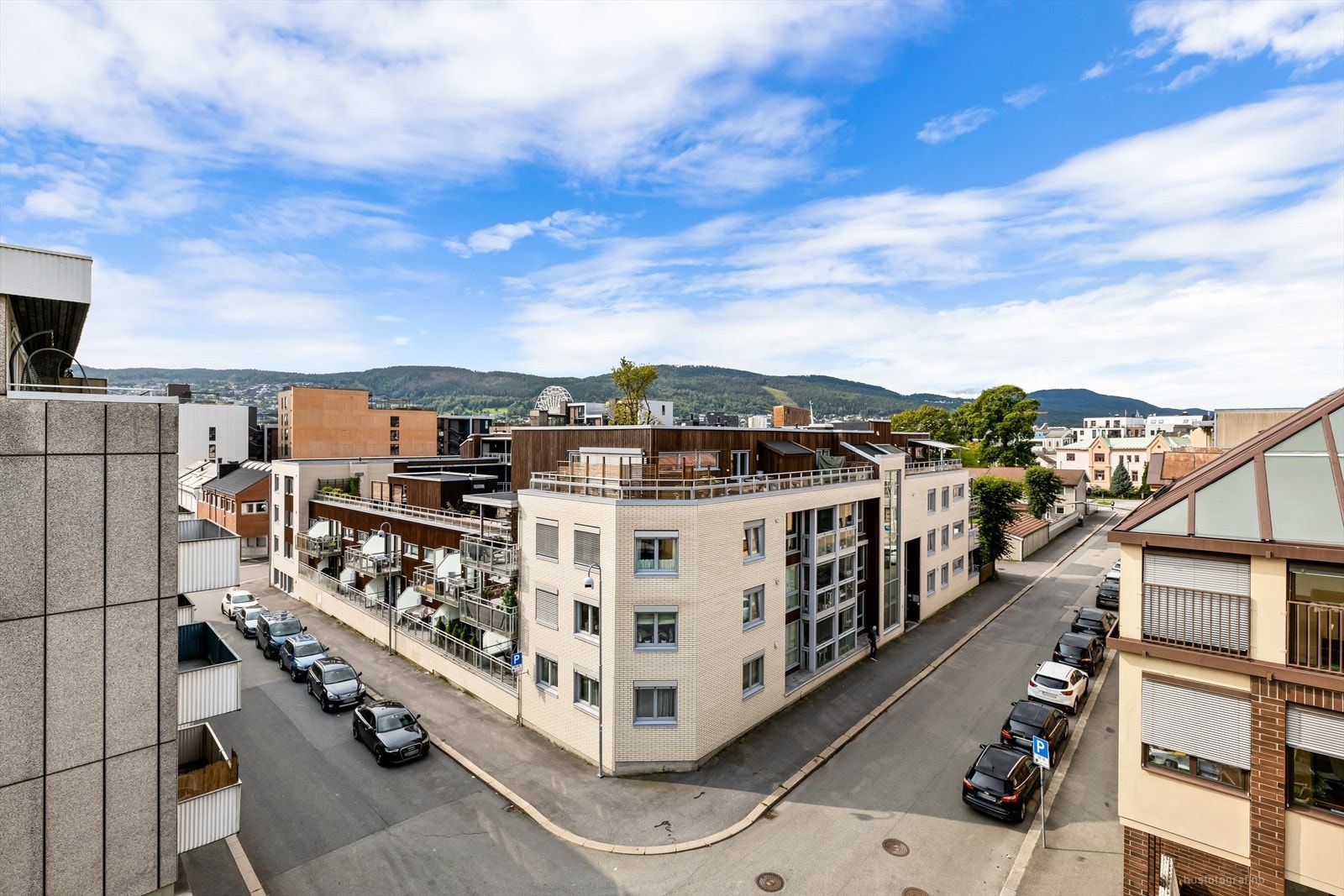 Det fine med å bo midt i en by er at du enkelt kan benytte deg av alt sentrum har å by på. Galleribilde