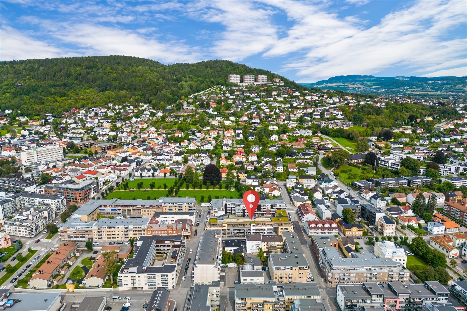 Det er nærhet til flere barnehager samt kort vei til både Bragernes skole og Børresen ungdomskole. Galleribilde