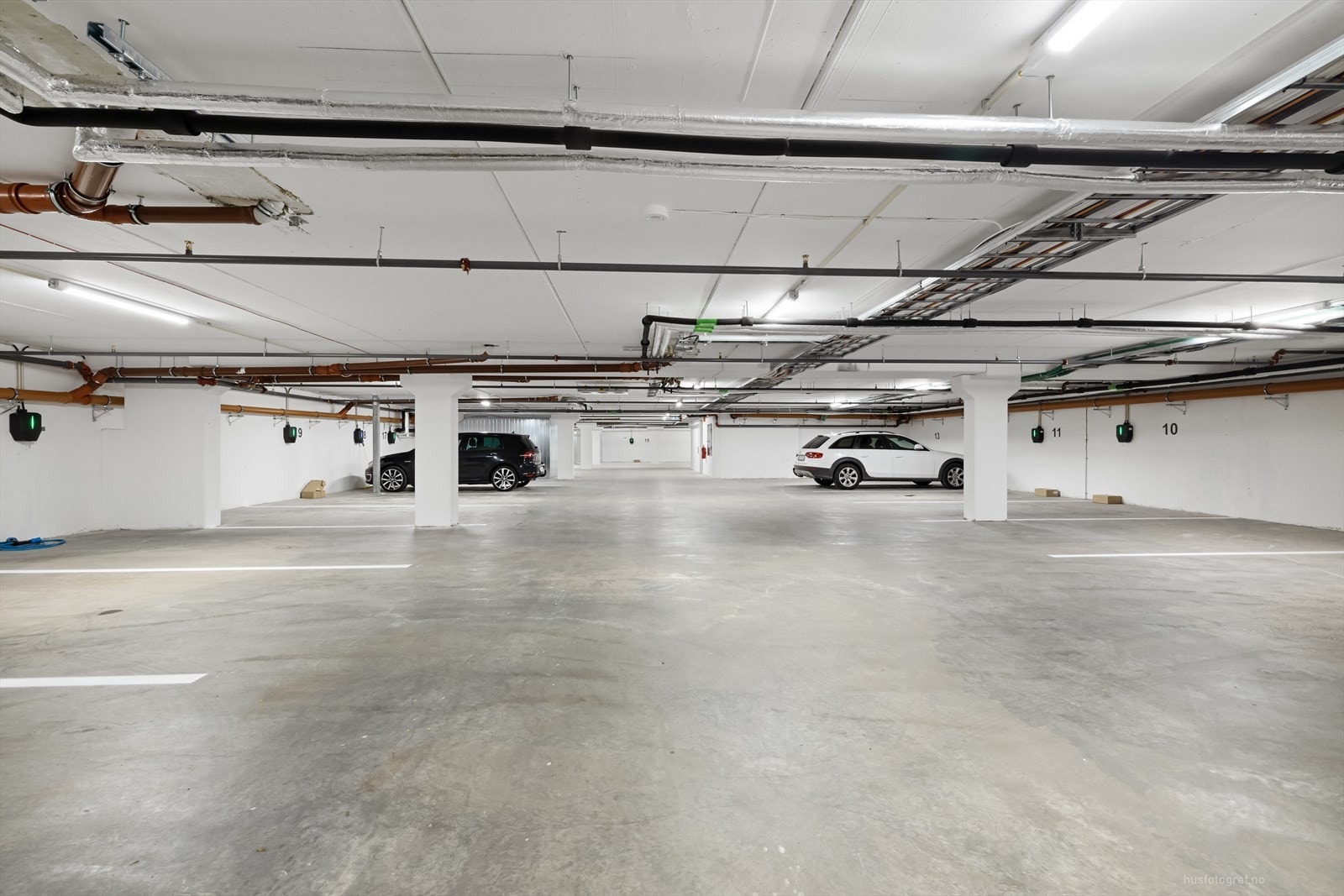 Det er anledning for å kjøpe garasjeplass i felles lukket anlegg
. Galleribilde