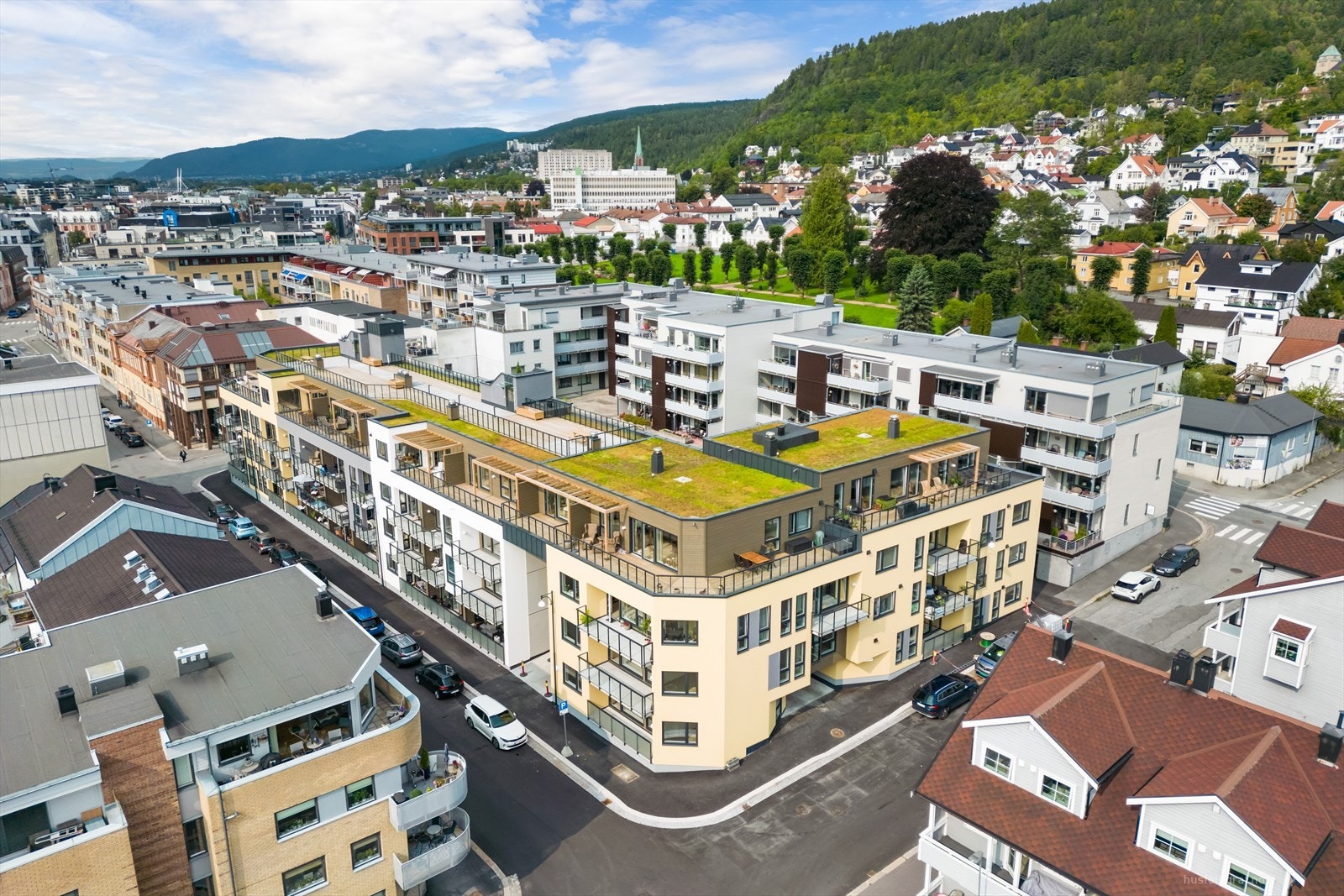 Du kan gå eller sykle til det aller meste. Det er bare noen minutters gange til CC kjøpesenter og gågata i Drammen. Galleribilde