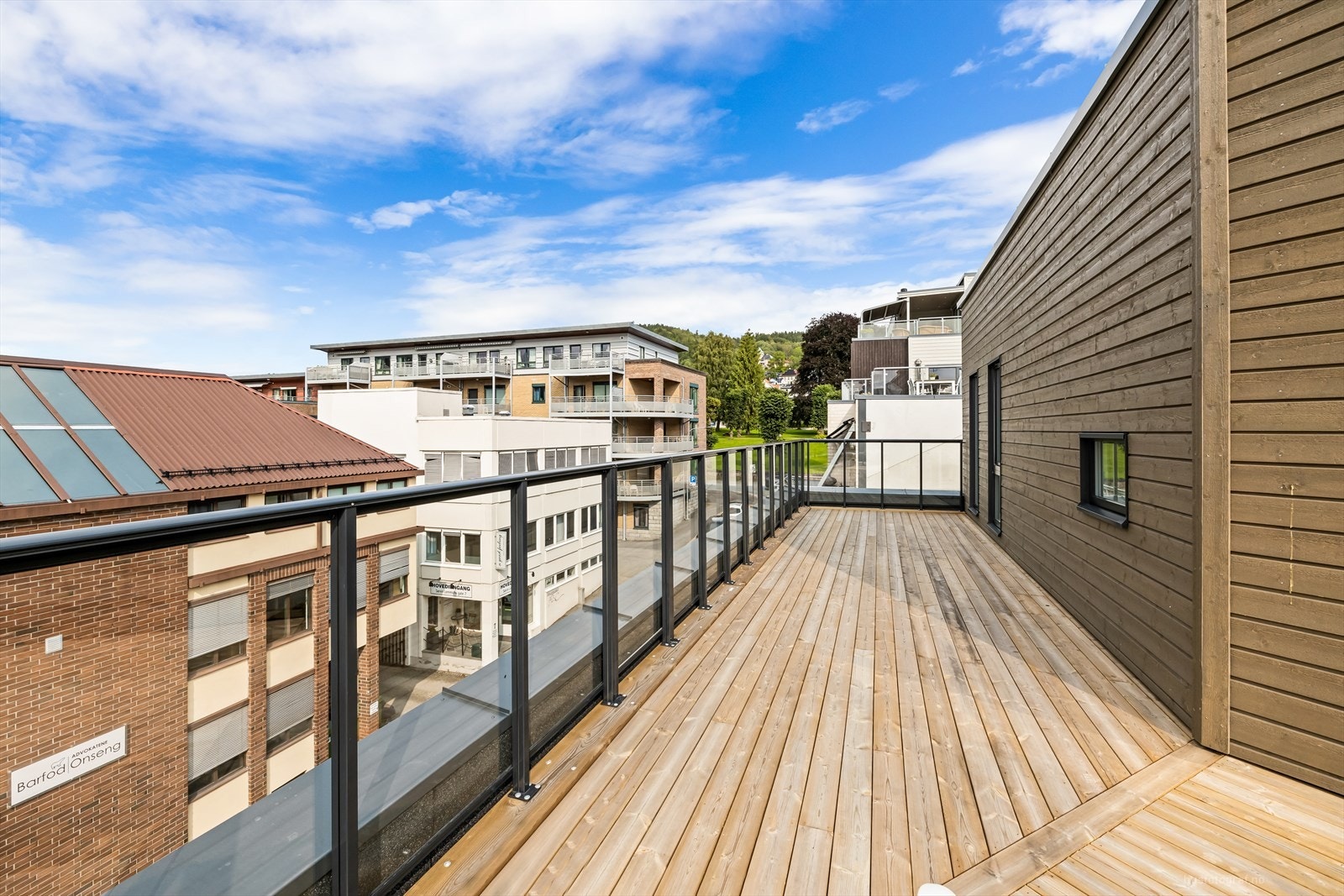 På terrassen kan man nyte fin ettermiddags- og kveldssol. Galleribilde