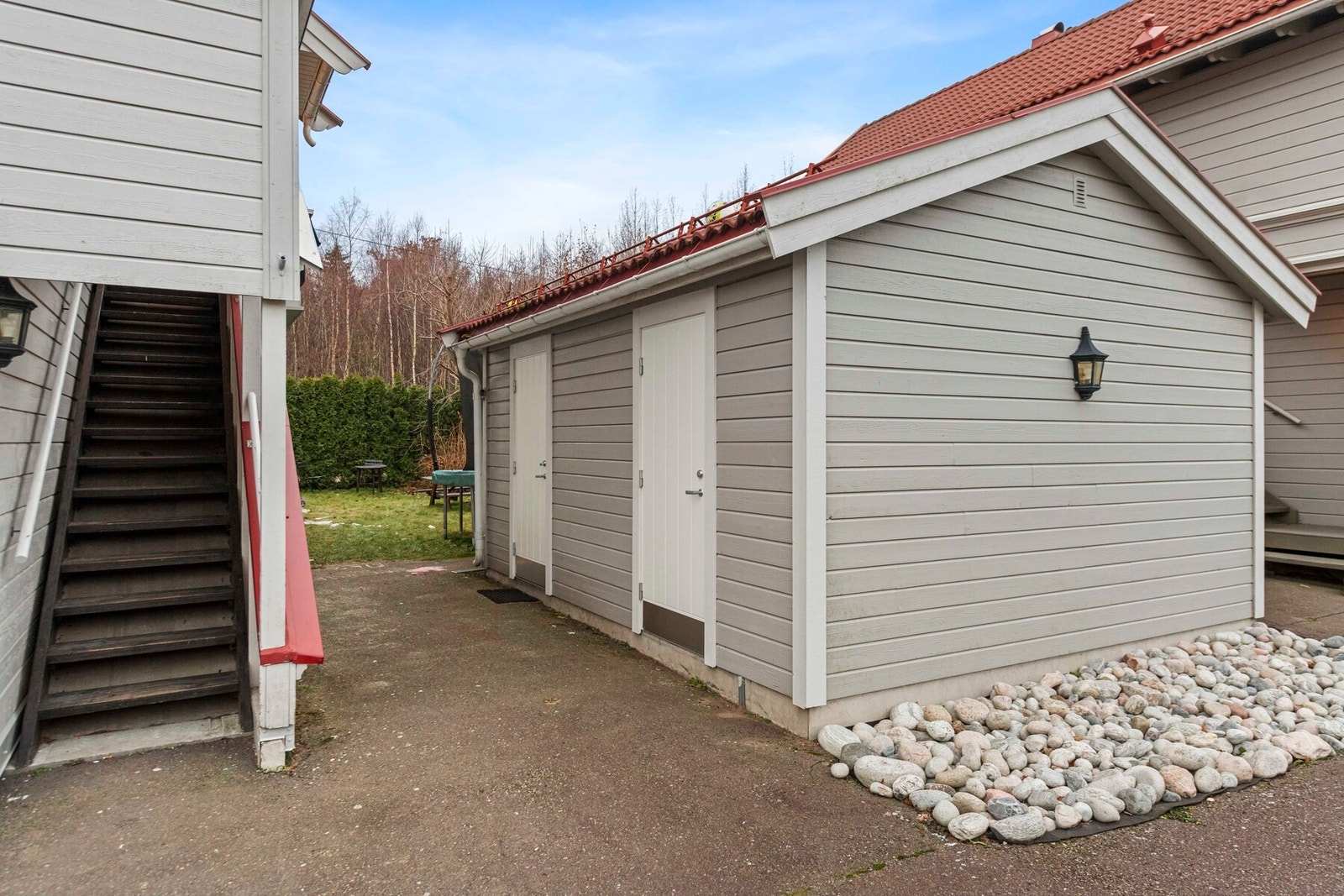 Det medfølger en utebod på ca 5 m2 i felles bygg på gårdsplass. Galleribilde