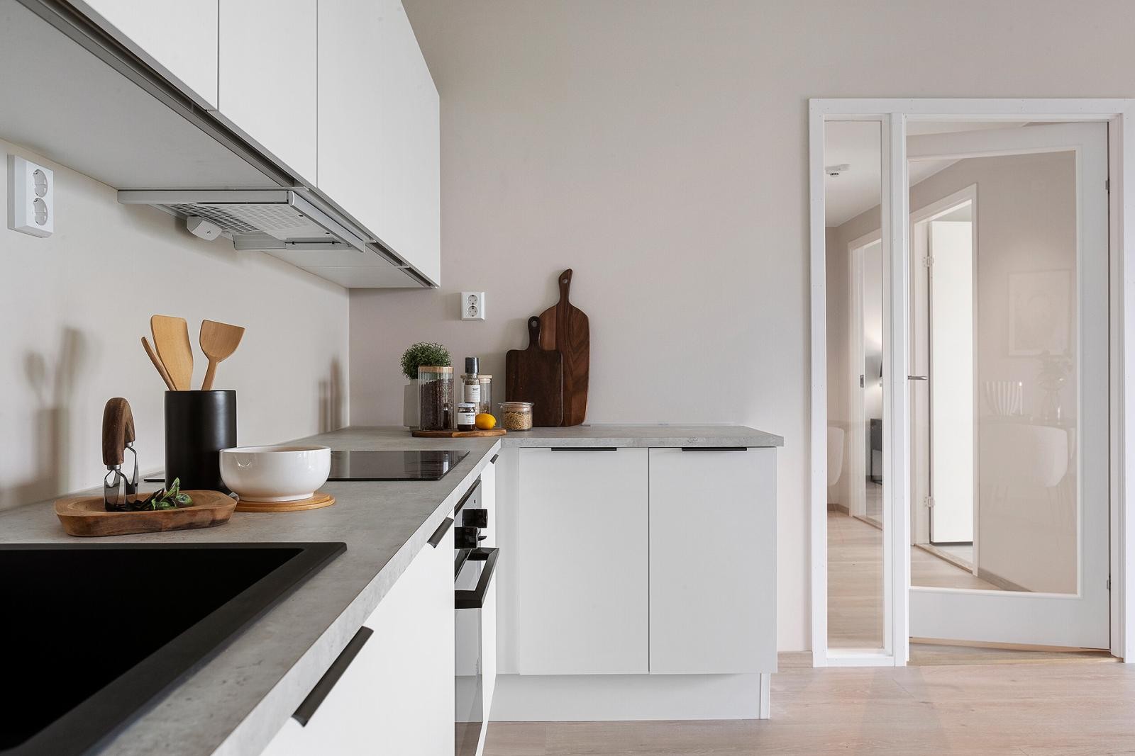Moderne kjøkken med integrerte hvitevarer fra Electrolux Galleribilde