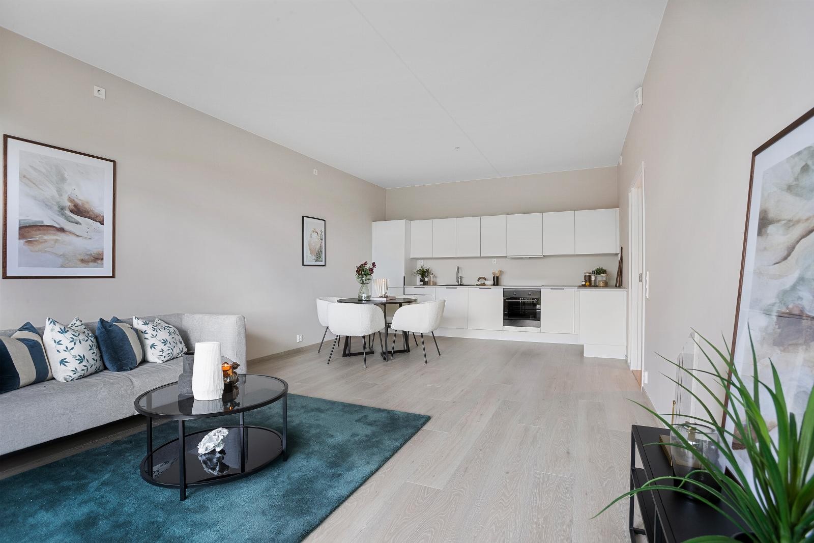 Det er plass til spisebord i tilknytning til kjøkkenet. Galleribilde