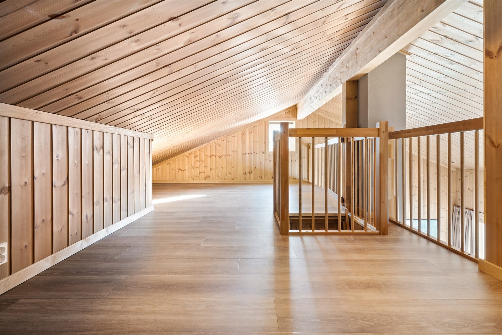 Trappestige opp til hems med mange bruksmuligheter Galleribilde