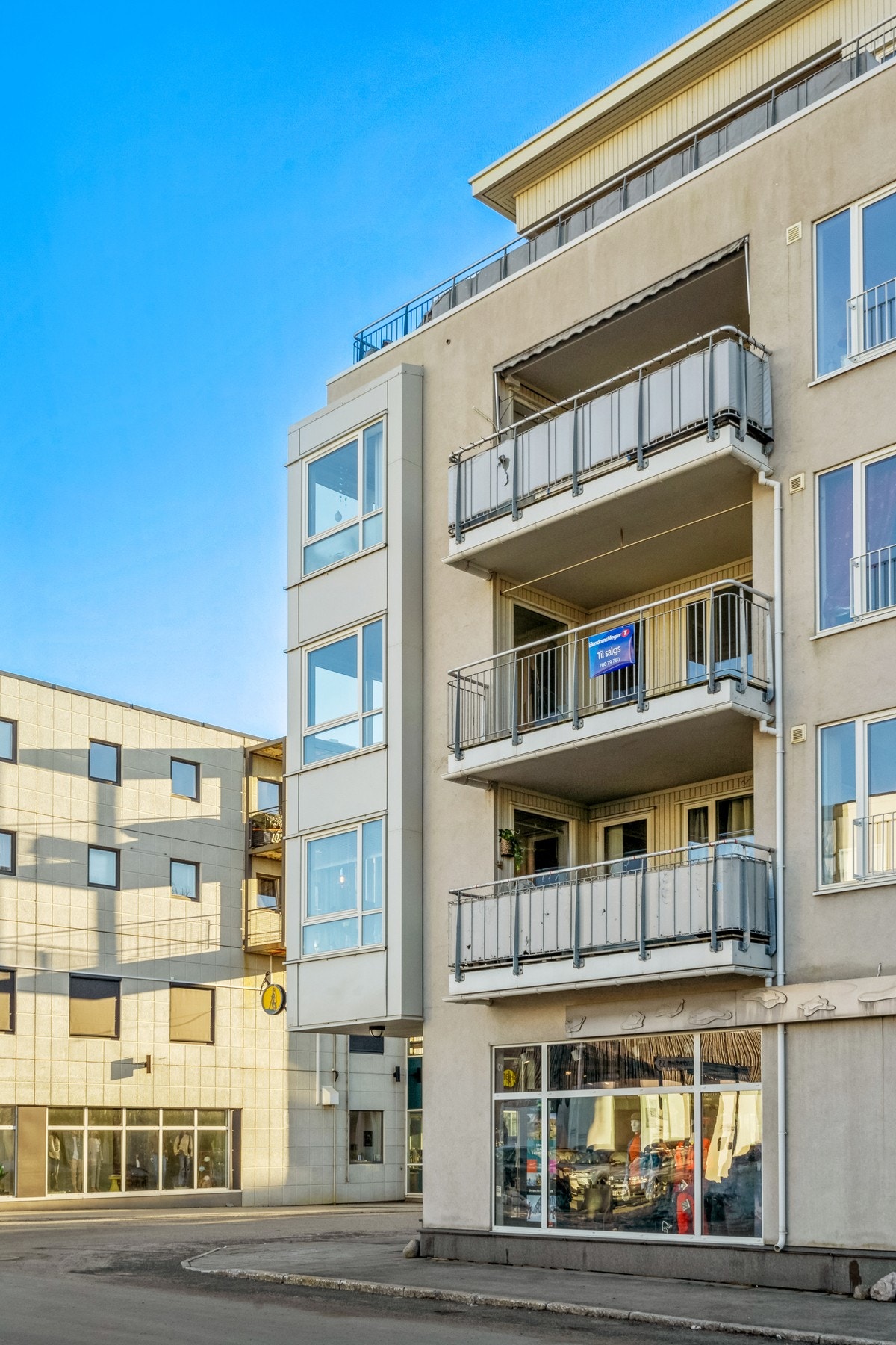 Leiligheten ligger her i 3.etg i Håkon Kyllingmarks gate 3 i sentrum av byen Galleribilde