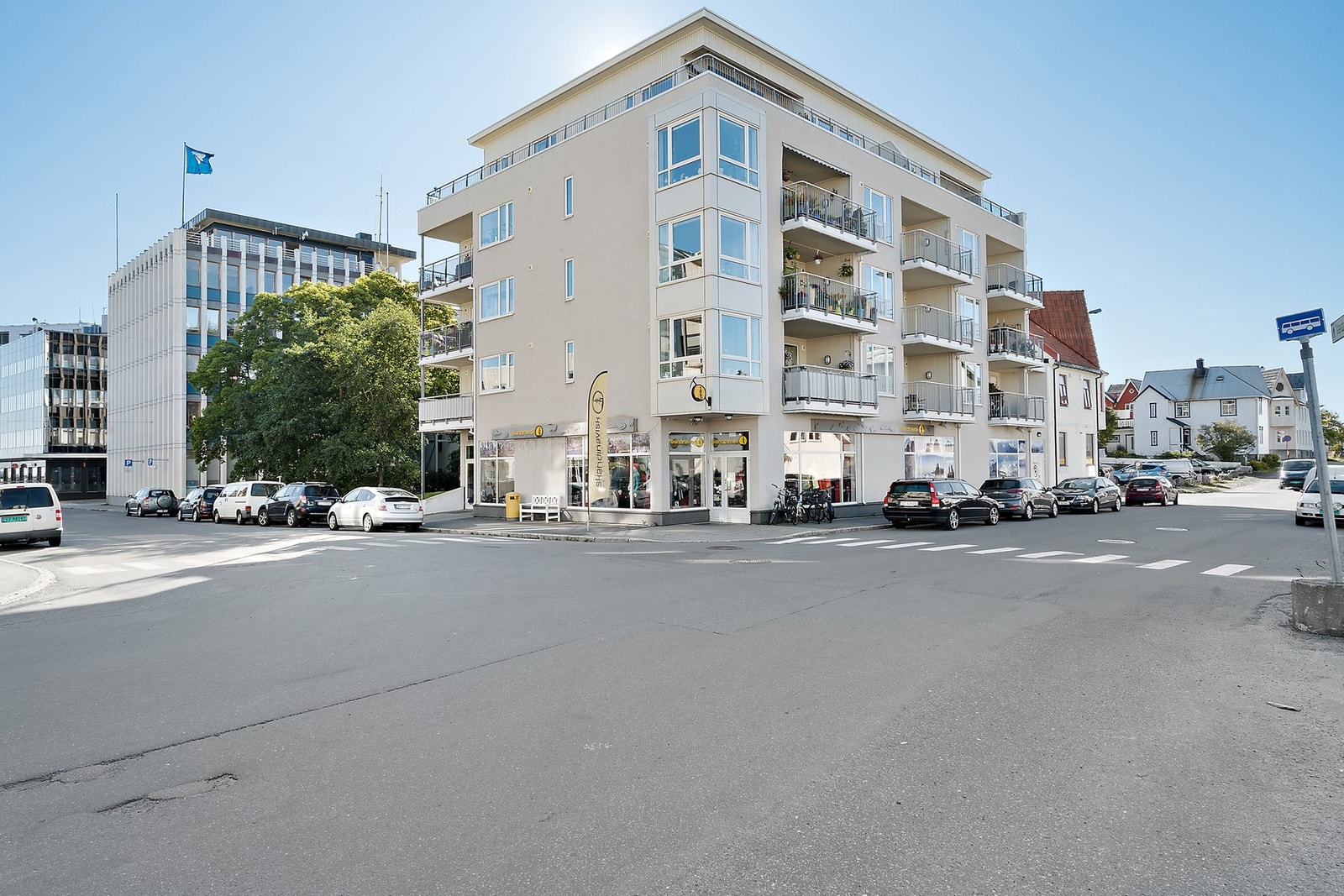 Håkon Kyllingmarksgate ligger i sentrum av byen og her har du kort vei til alle byens fasiliteter. Galleribilde