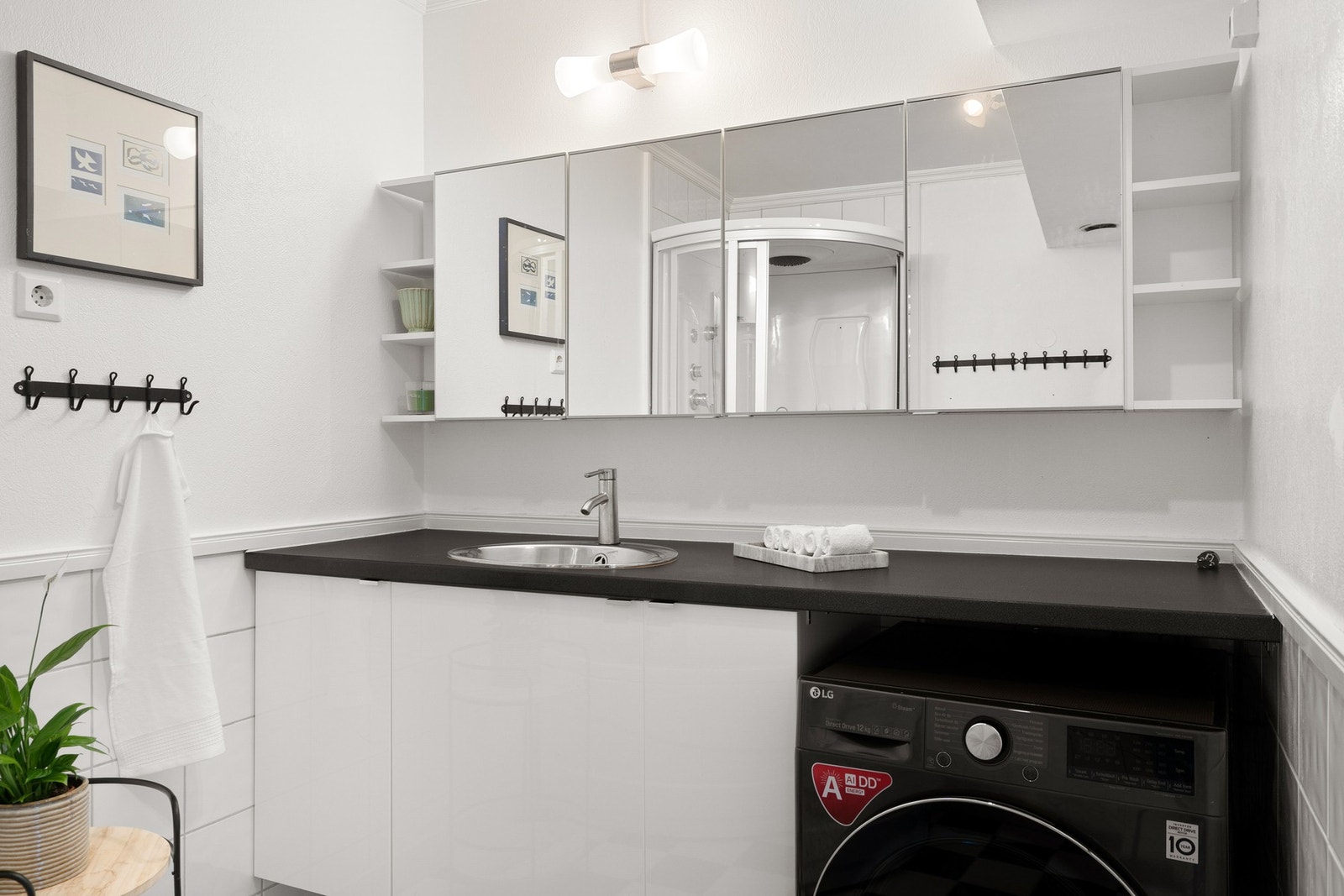 Badet er på 5.6 kvadratmeter. Galleribilde