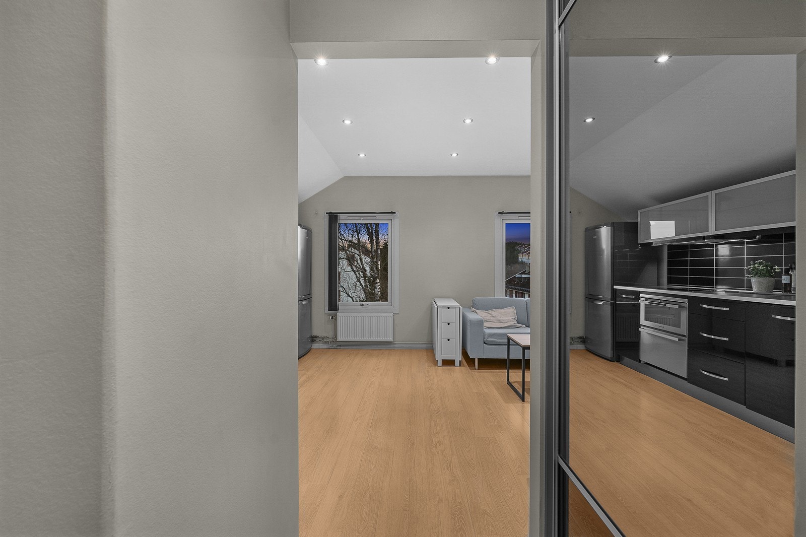 Leiligheten ligger i 5. etasje, og består av entré, stue, kjøkken, bad og sovealkove. Galleribilde